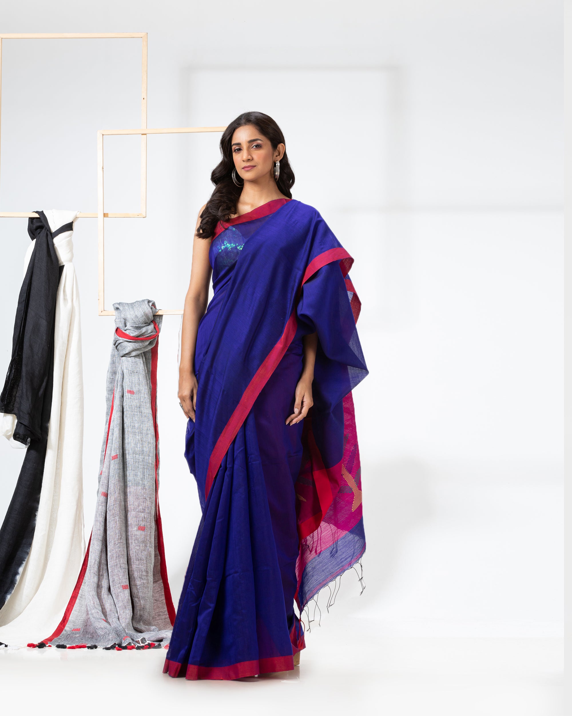 Women's Blue Cotton Blend Handloom Saree - Piyari Fashion