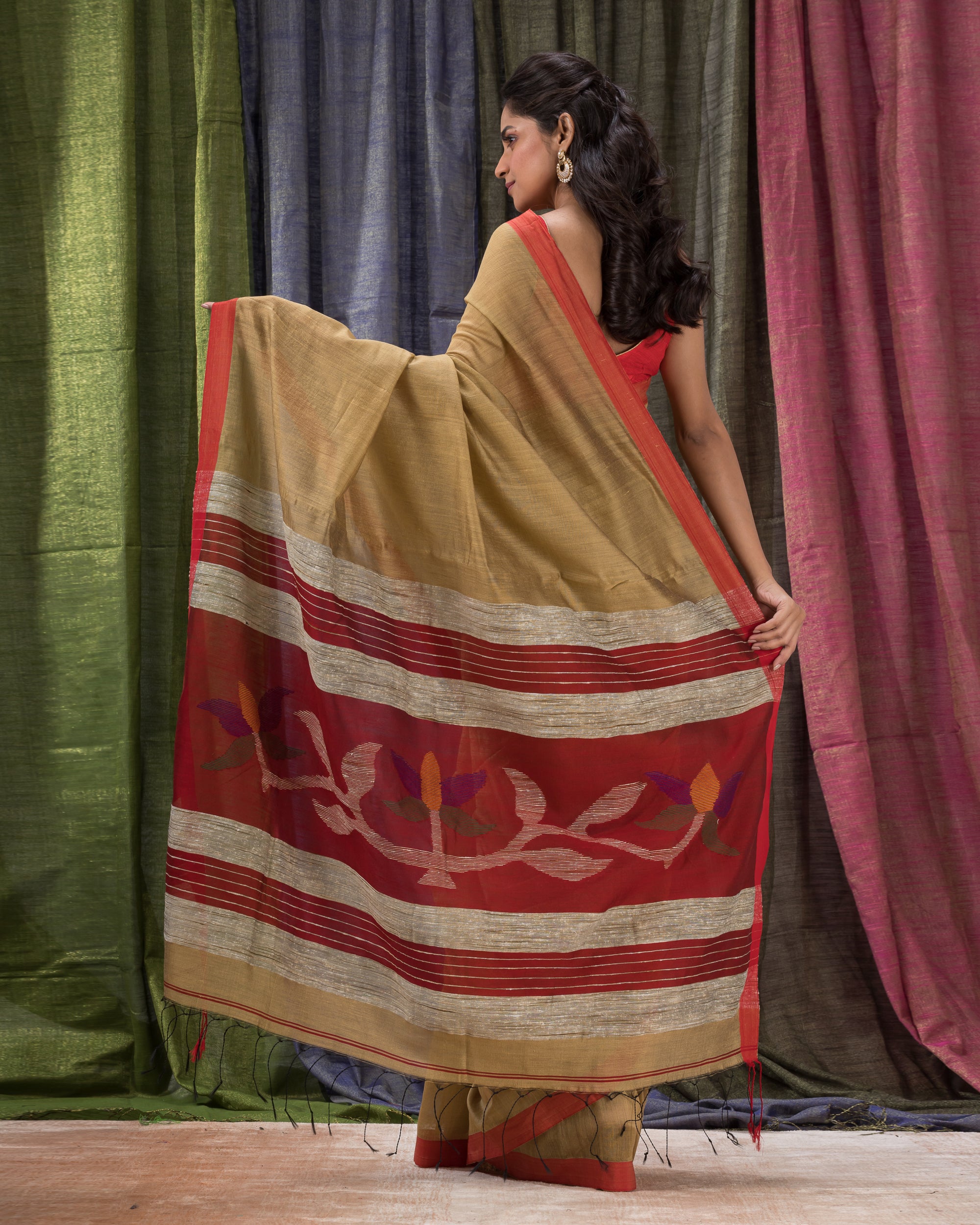 Women's Beige Cotton Blend Handloom Jamdani Saree - Piyari Fashion