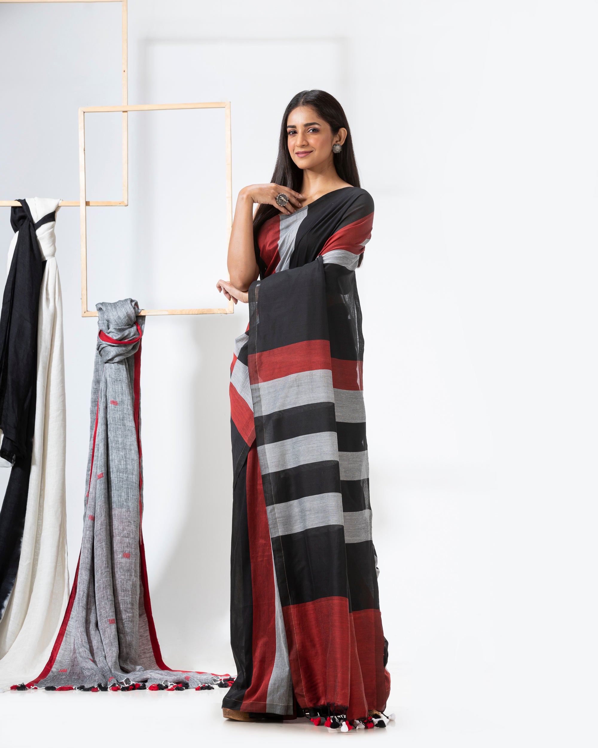 Women's Handspun Cotton Black Handloom Saree - Piyari Fashion