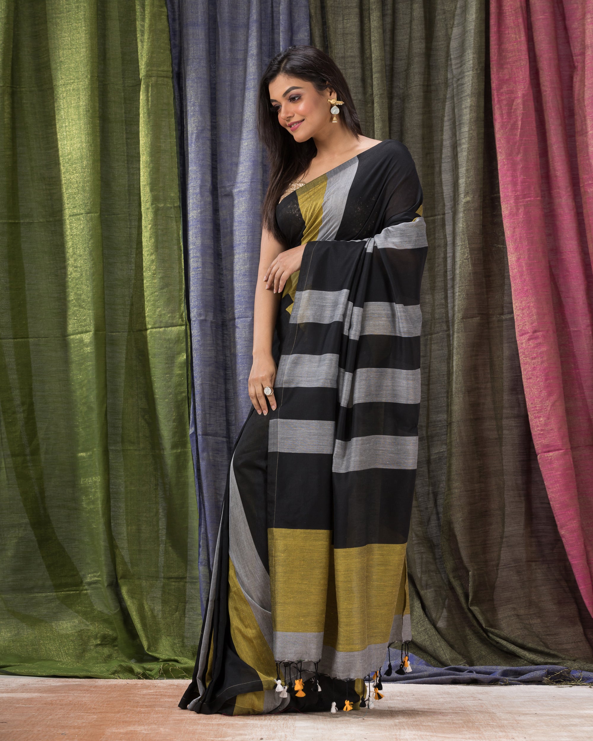 Women's Handspun Cotton Black Handloom Saree - Piyari Fashion