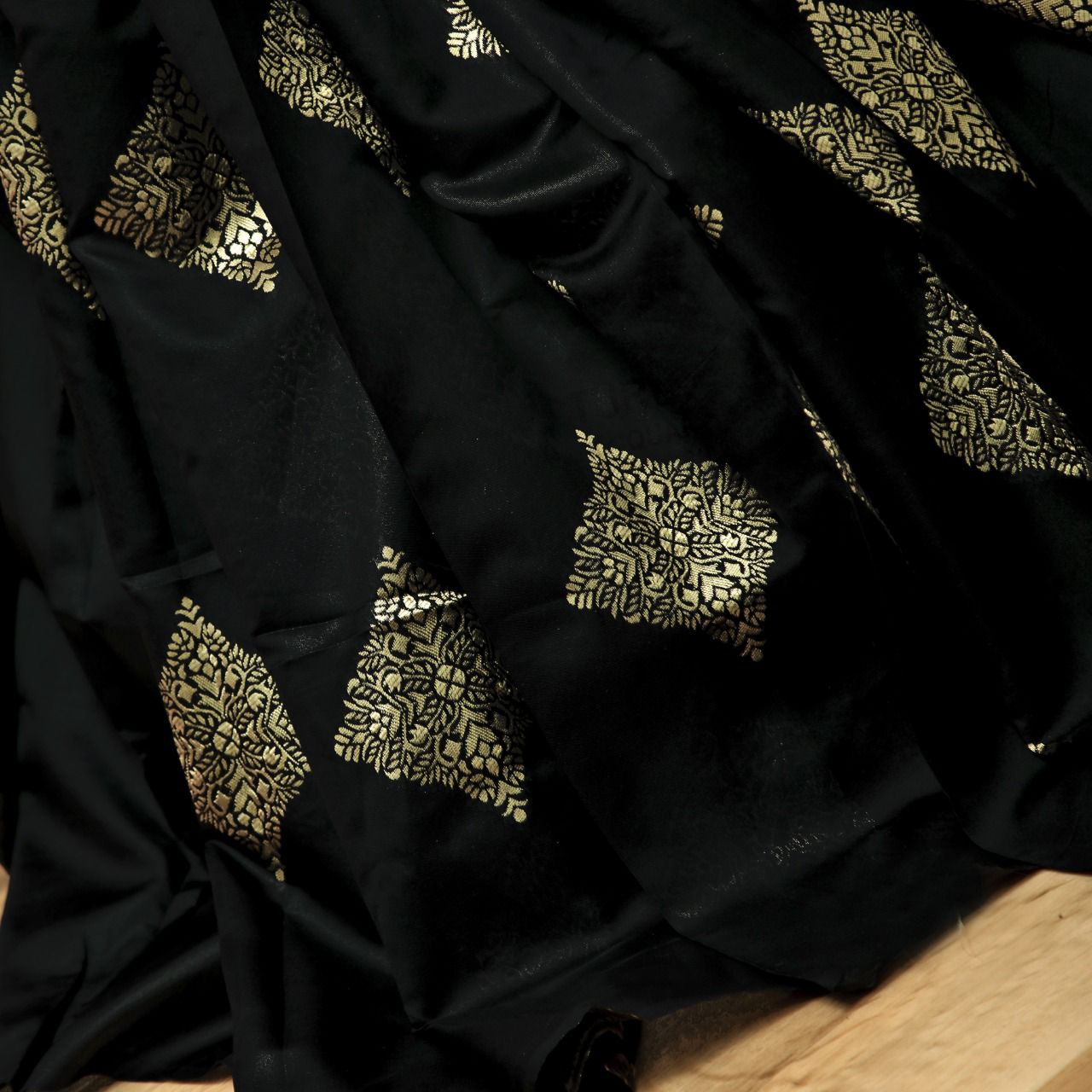 Color_BLACK