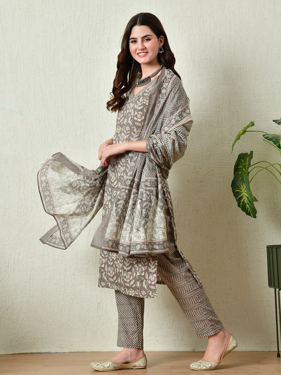 Women's Grey Printed Straight Kurta Pant With Dupatta Set - Taantav