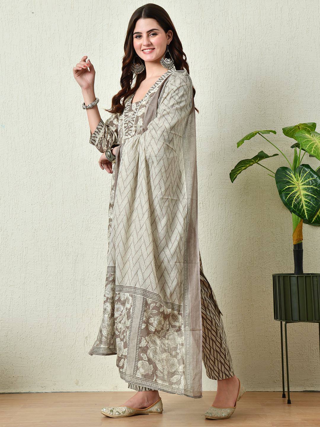 Women's Grey Cotton Printed Kurta Pant With Dupatta Set - Taantav