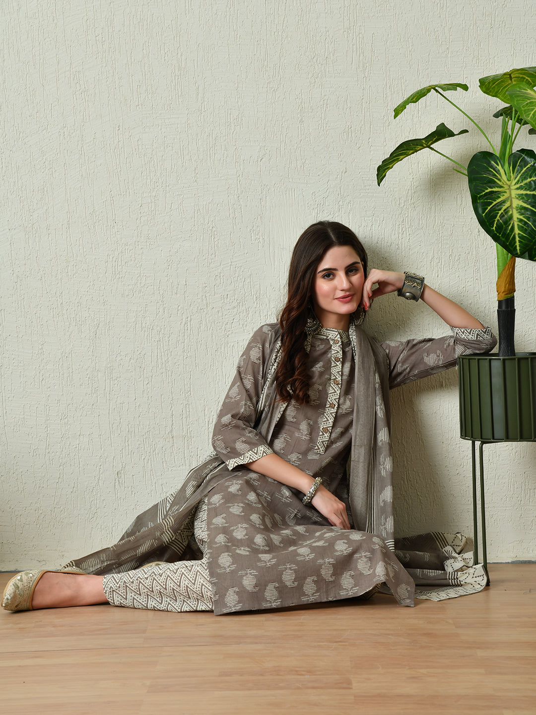 Women's Grey Straight Kurta Pant With Dupatta Set - Taantav