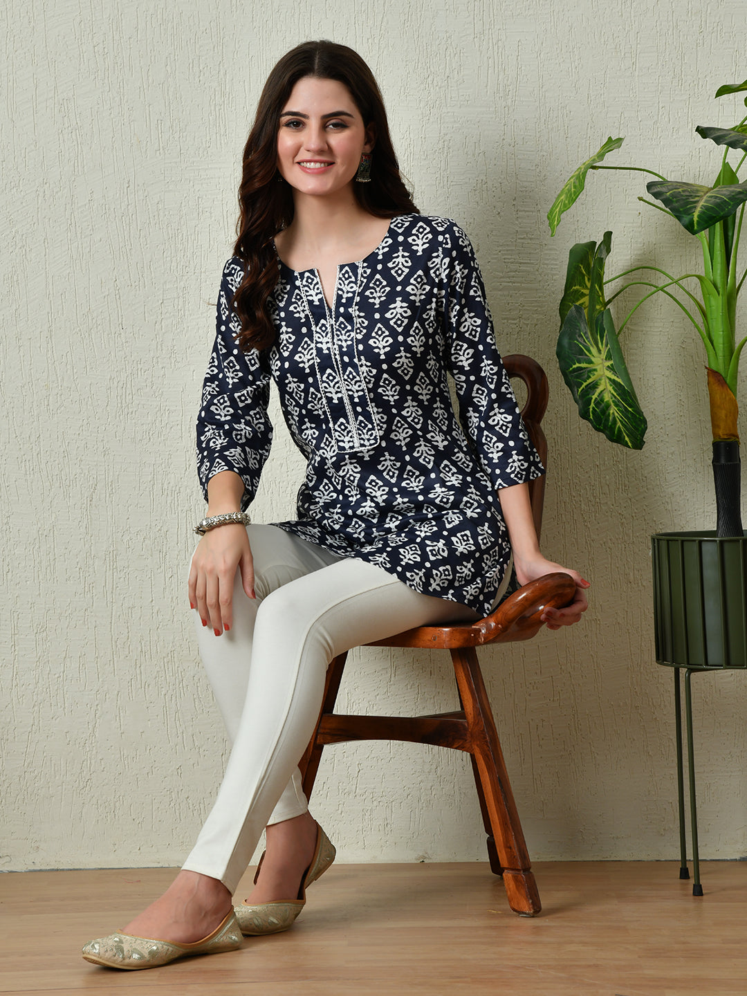 Women's Stylish blue Cotton Short Kurti with Elegant Print - Taantav