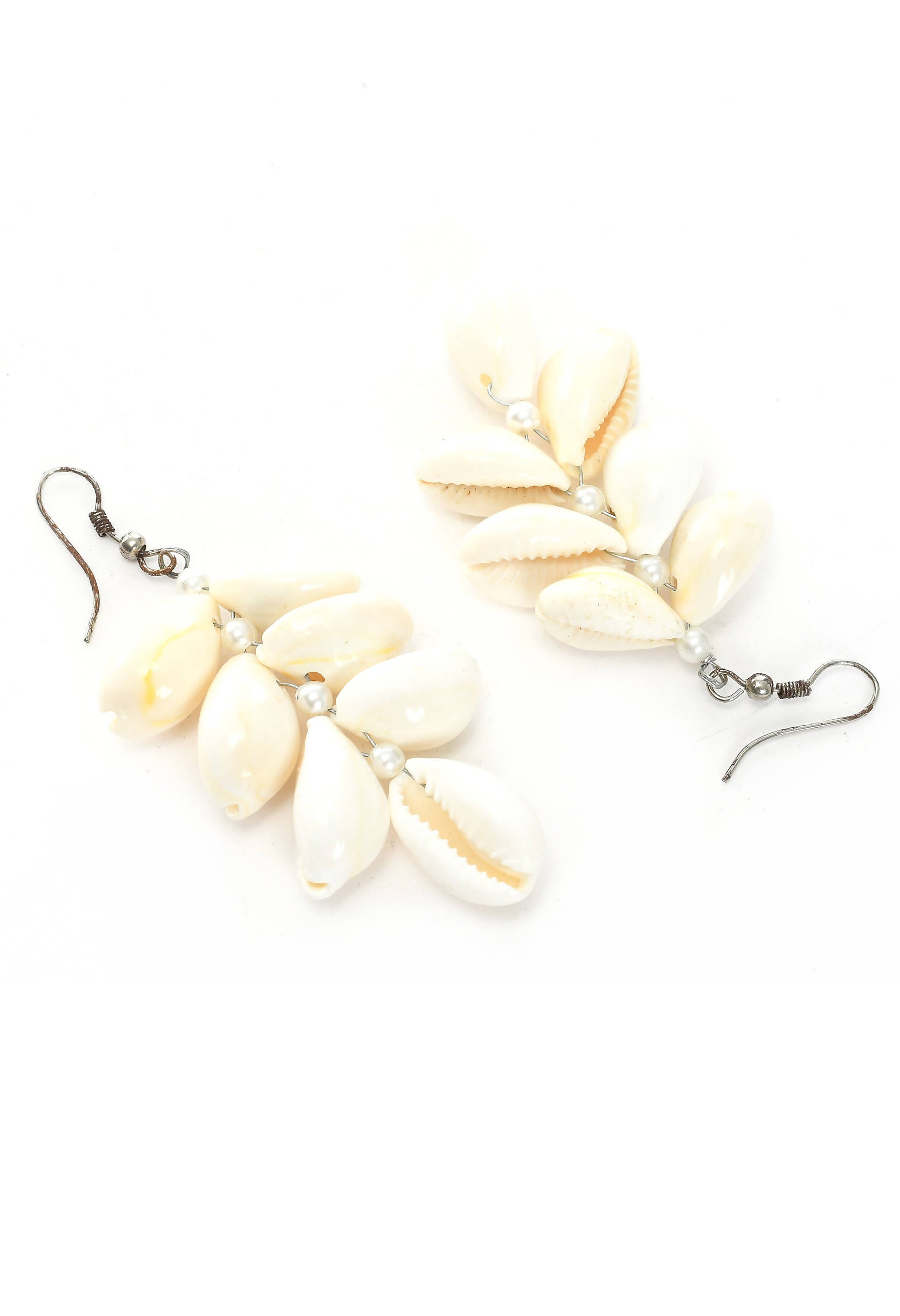 Trendia Traditional Cream Colour Seap design Necklace with