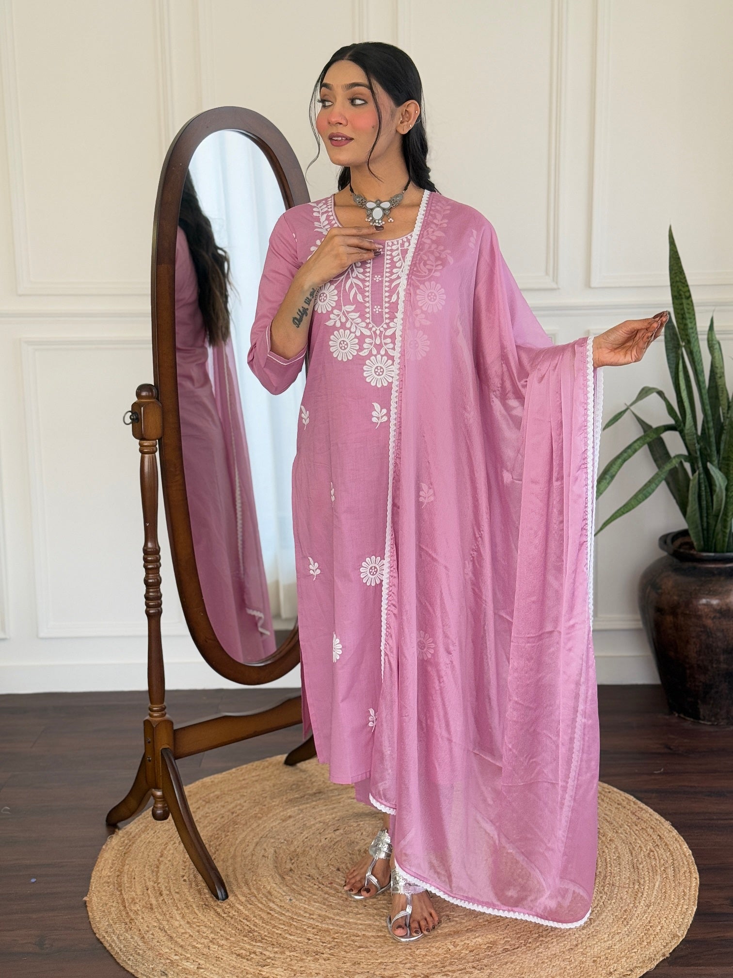 Women's Lavender Viscose Embroidered Kurta Set