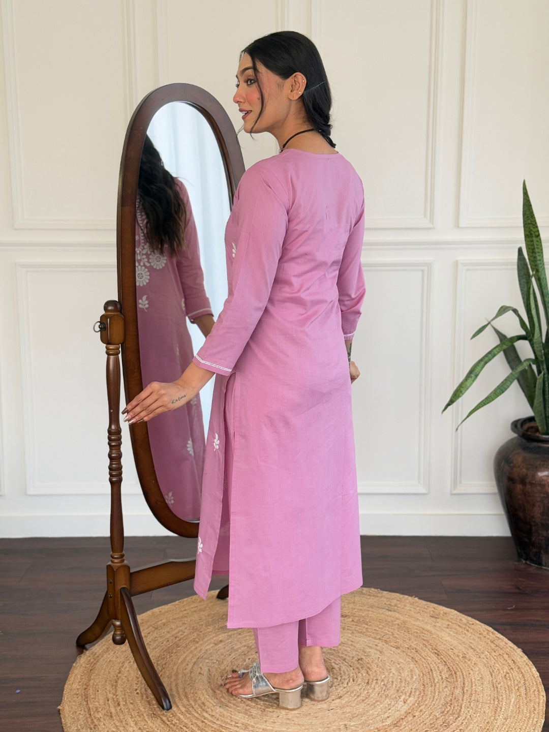 Women's Lavender Viscose Embroidered Kurta Set