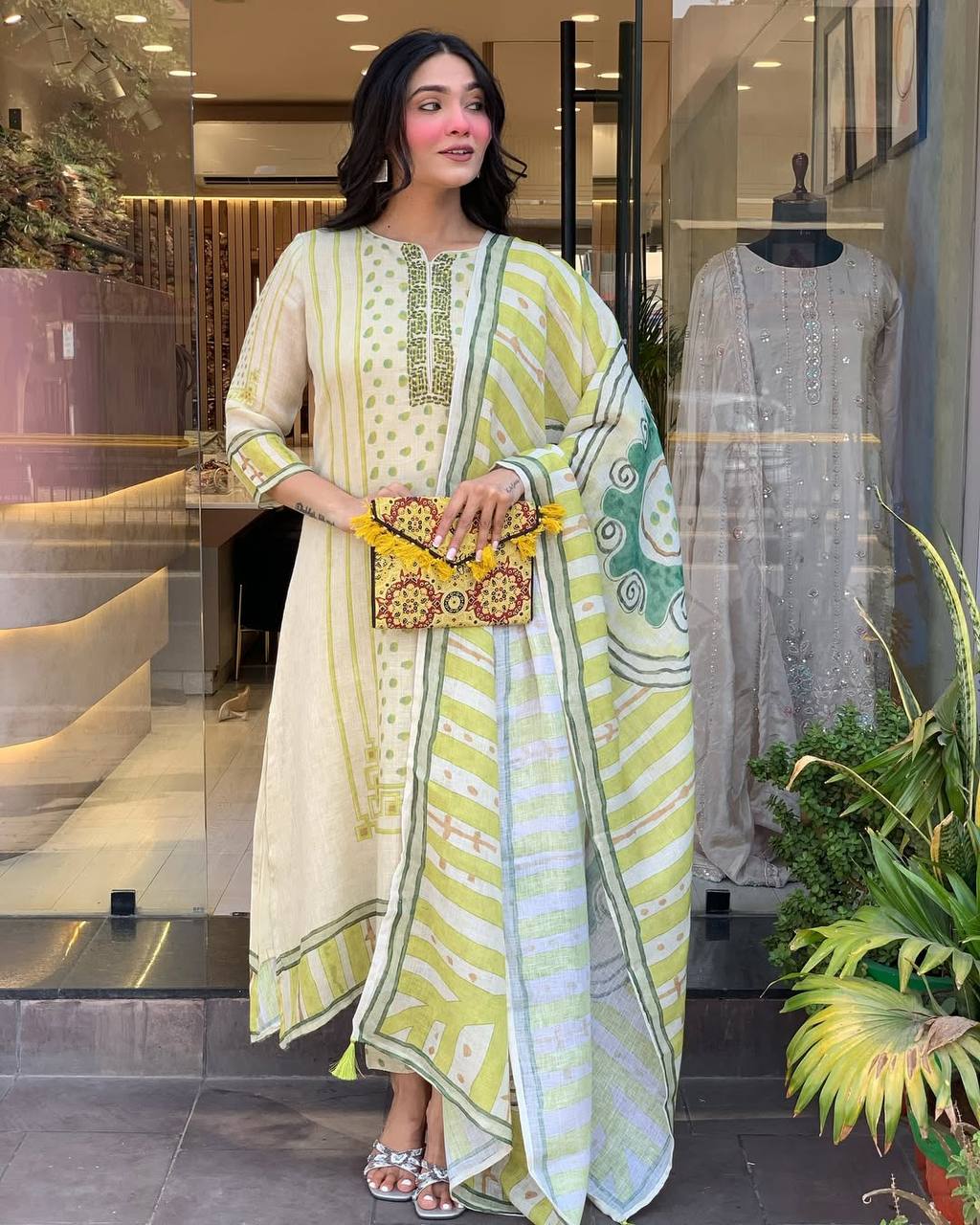 Women's Lemon Yellow Lilen Silk Embroidered Kurta Set