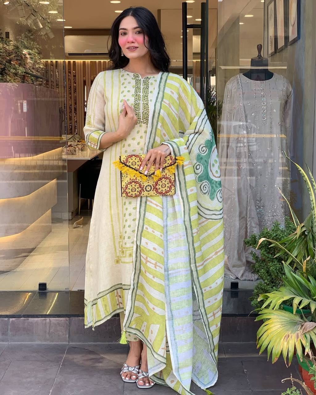 Women's Lemon Yellow Lilen Silk Embroidered Kurta Set