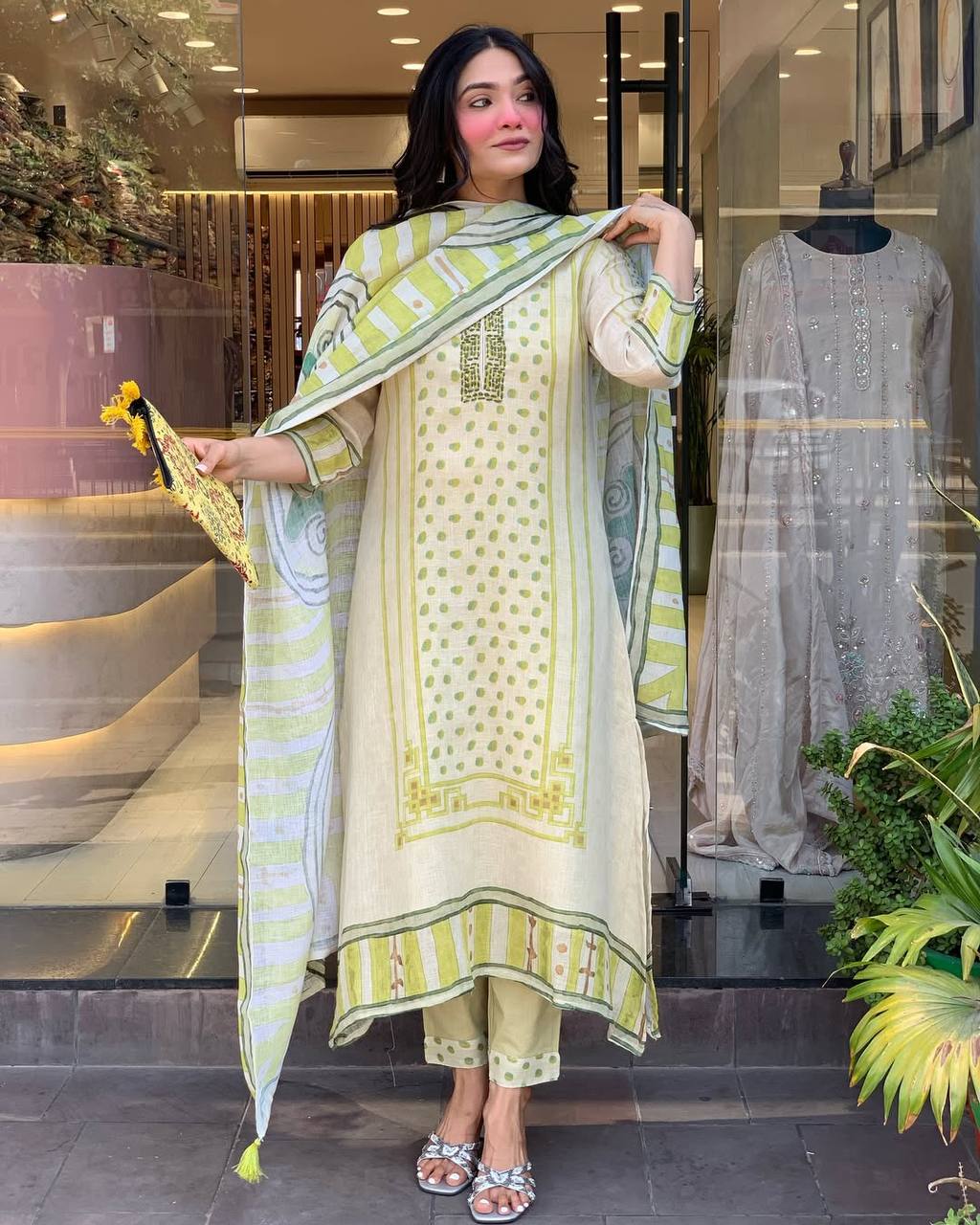 Women's Lemon Yellow Lilen Silk Embroidered Kurta Set