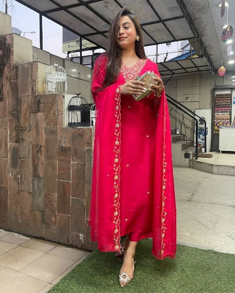 Women's Pink Viscose Chanderi Embroidered Kurta Set
