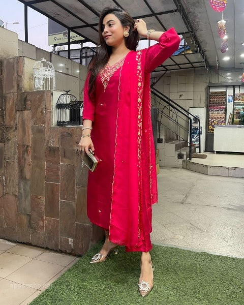 Women's Pink Viscose Chanderi Embroidered Kurta Set