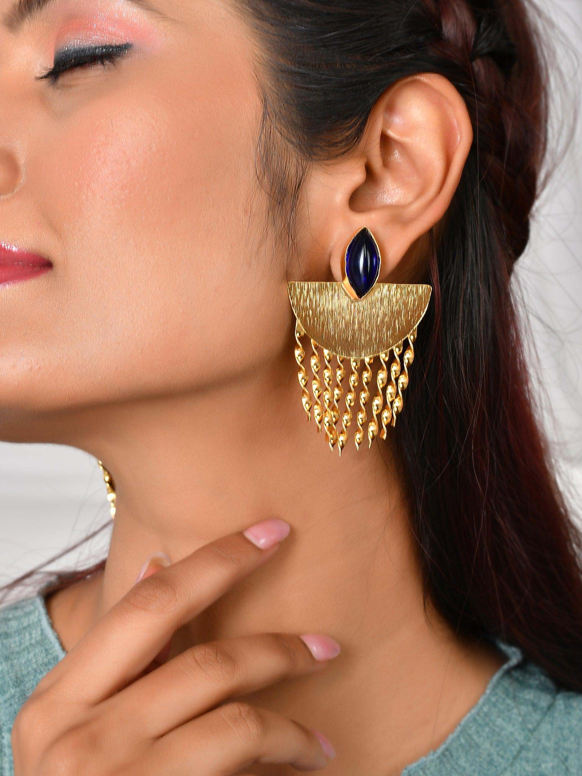 Women's Semi-Circle Twisted Stud Earring