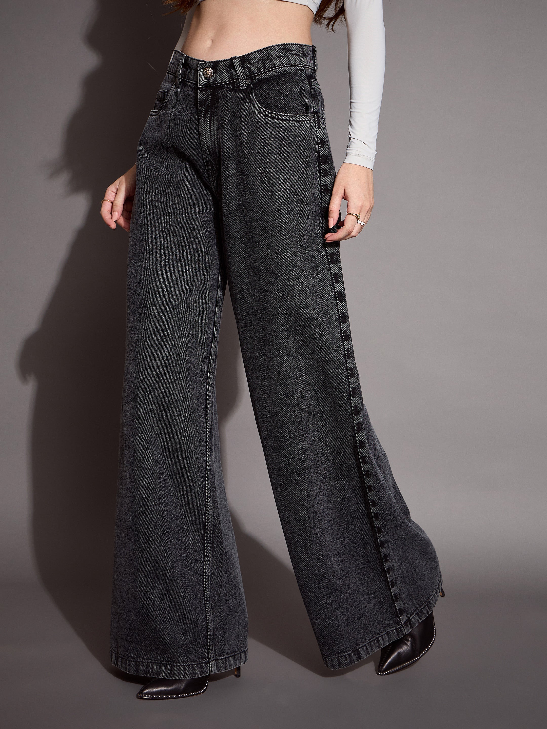 Women's Black Solid Jean - Sassafras