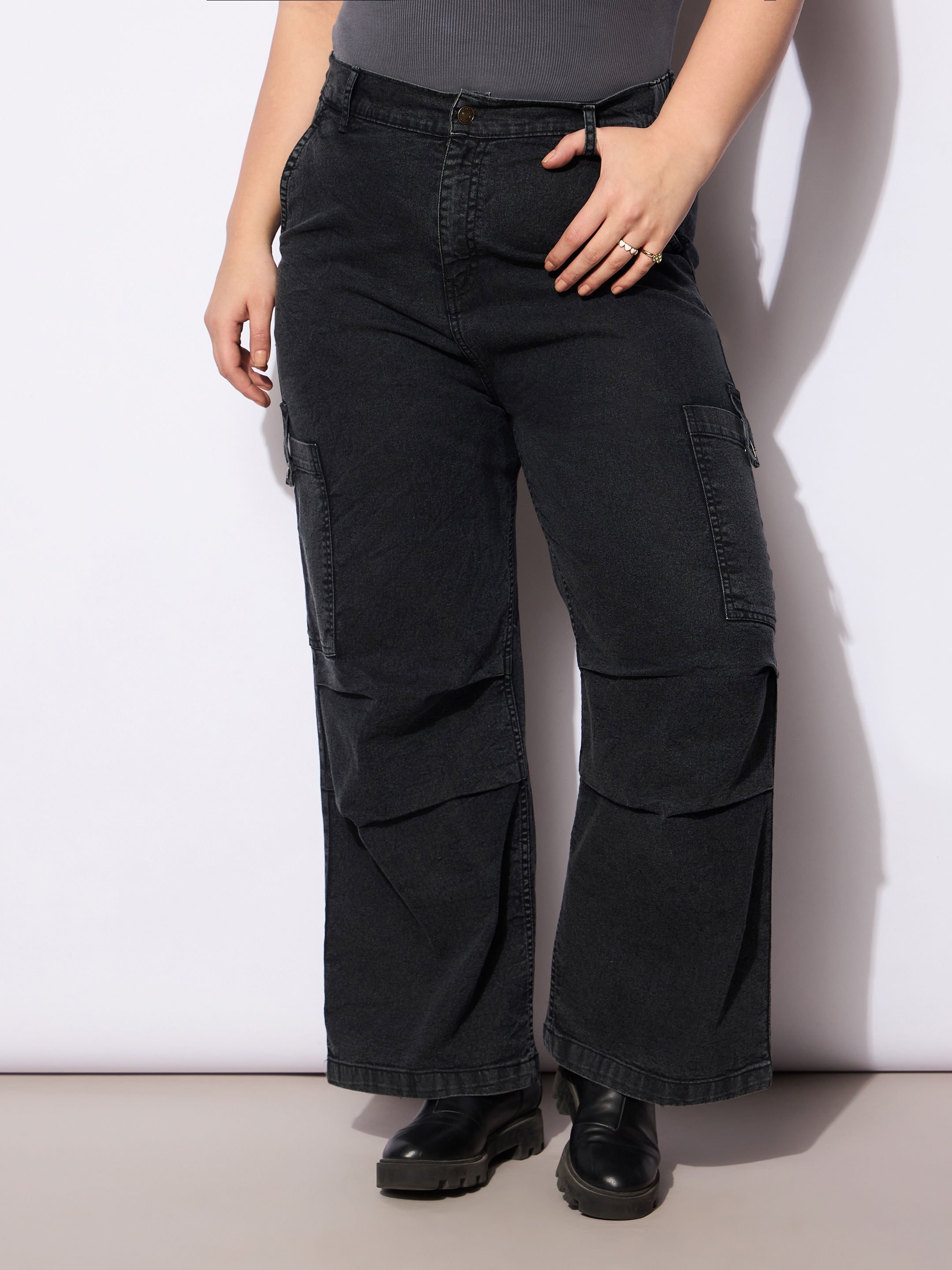 Women's Black Denim Side Pockets Straight Jeans-SASSAFRAS