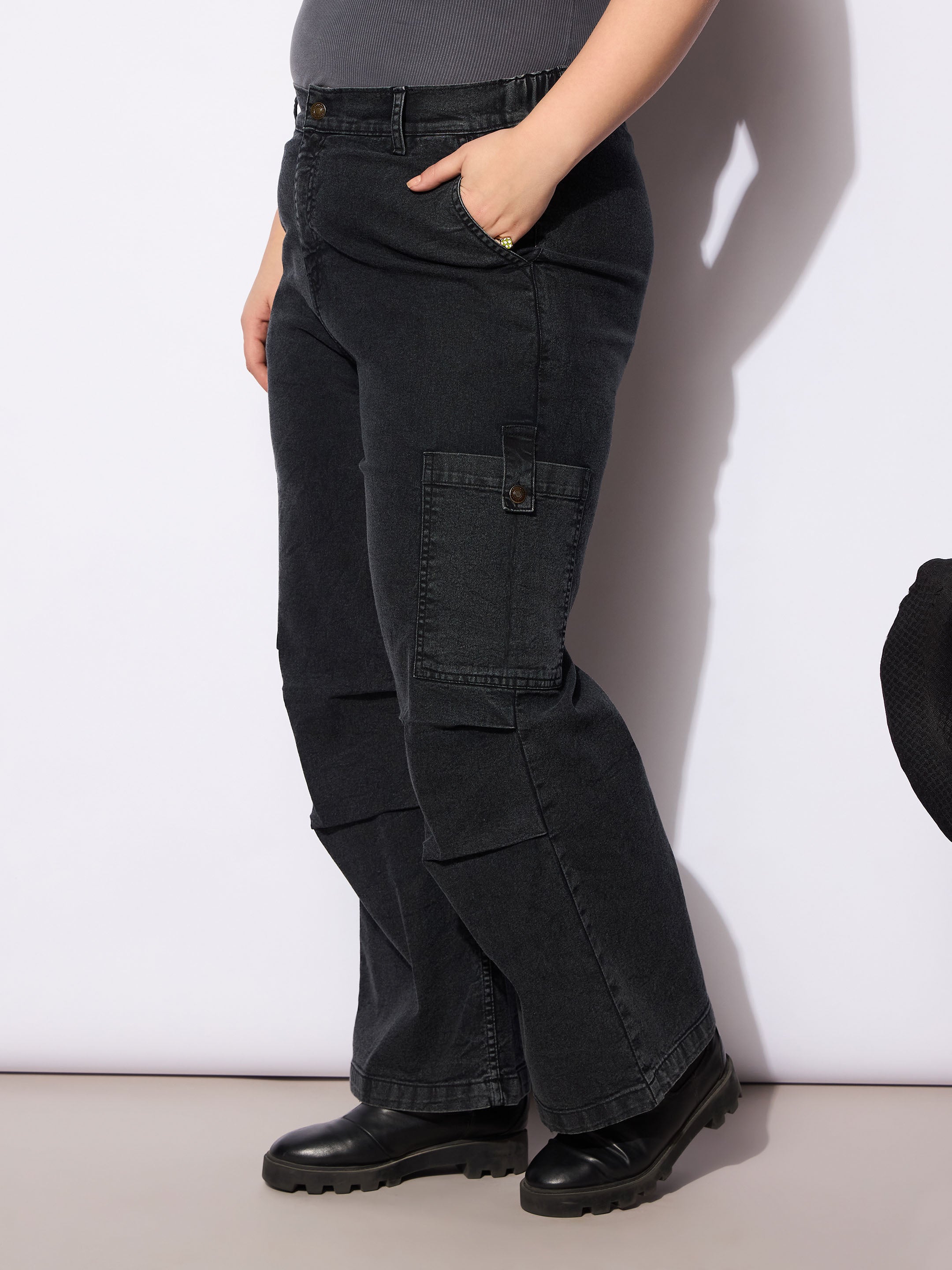 Women's Black Denim Side Pockets Straight Jeans-SASSAFRAS