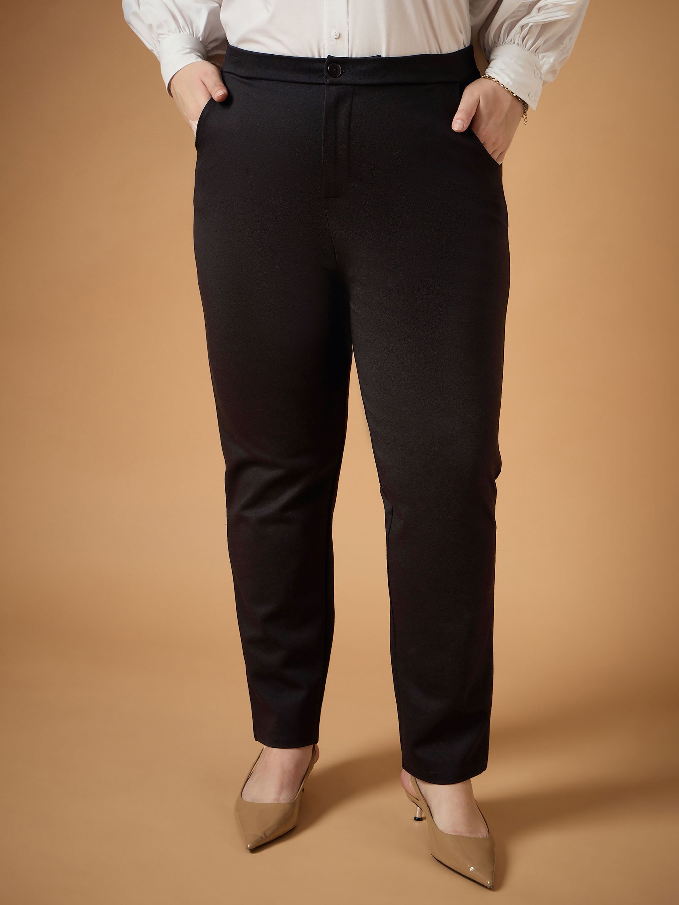 Women's Black Solid Pant - Sassafras