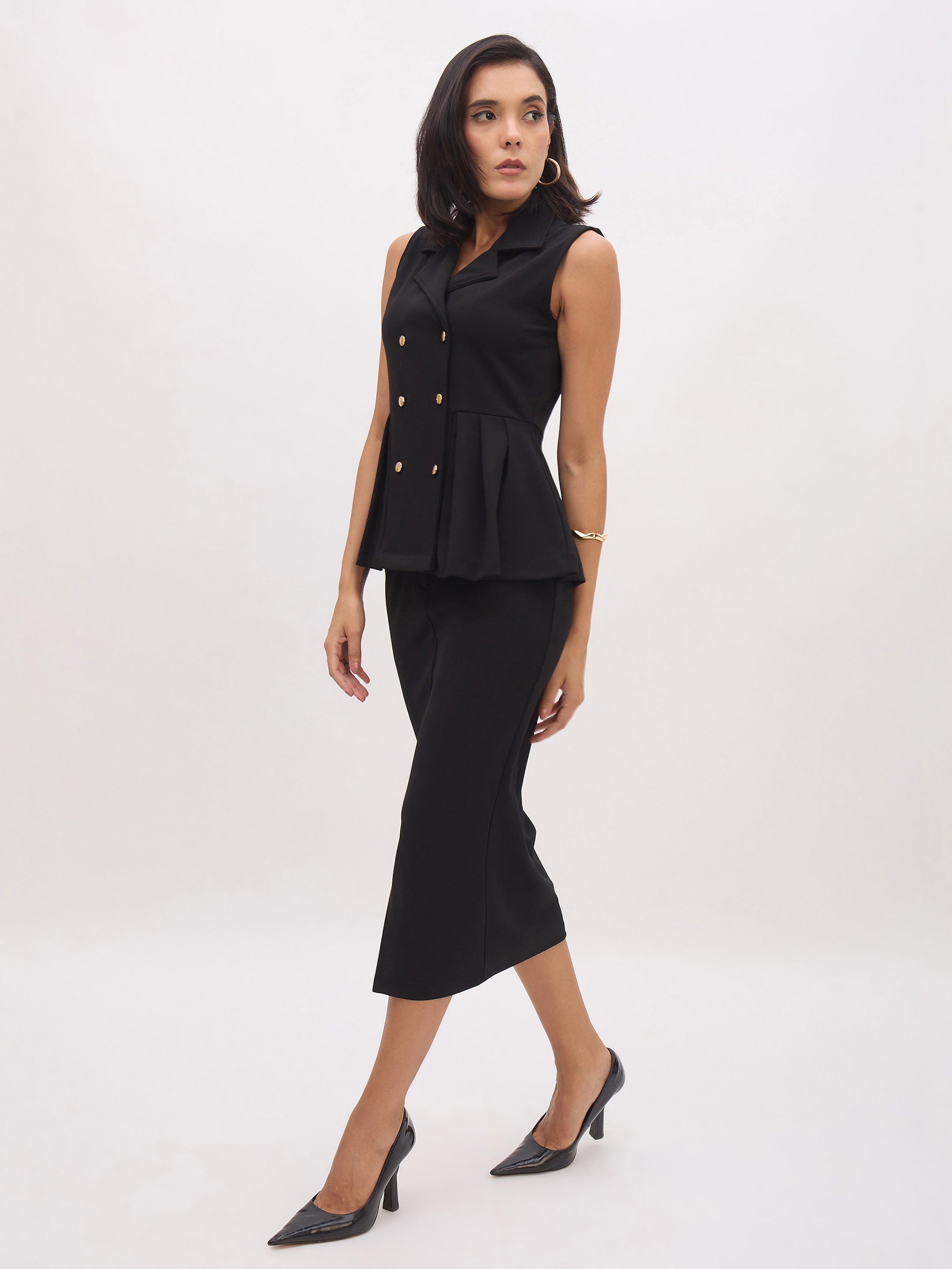 Women's Black Sleeveless Notched Button Top With Skirt