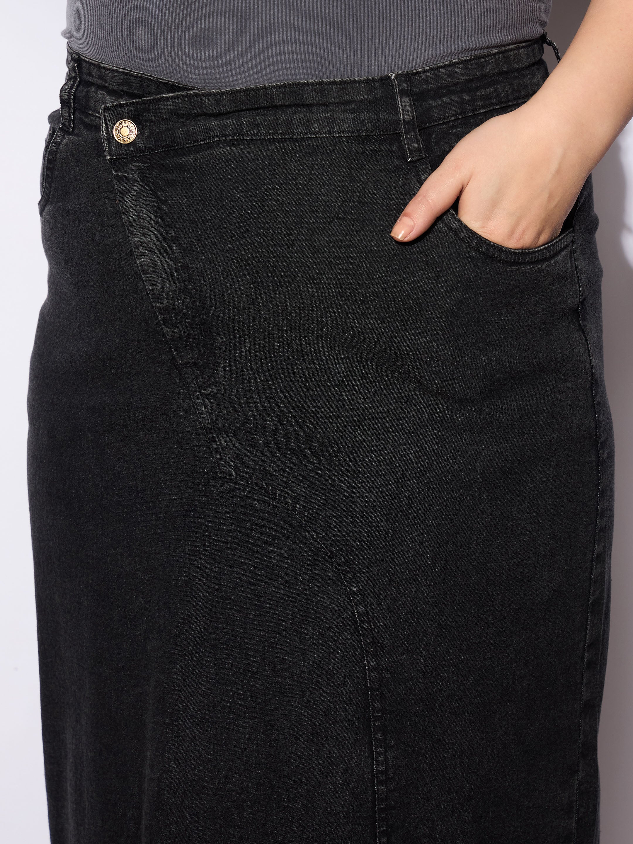 Women's Black Wash Denim Side Slit Skirt-SASSAFRAS