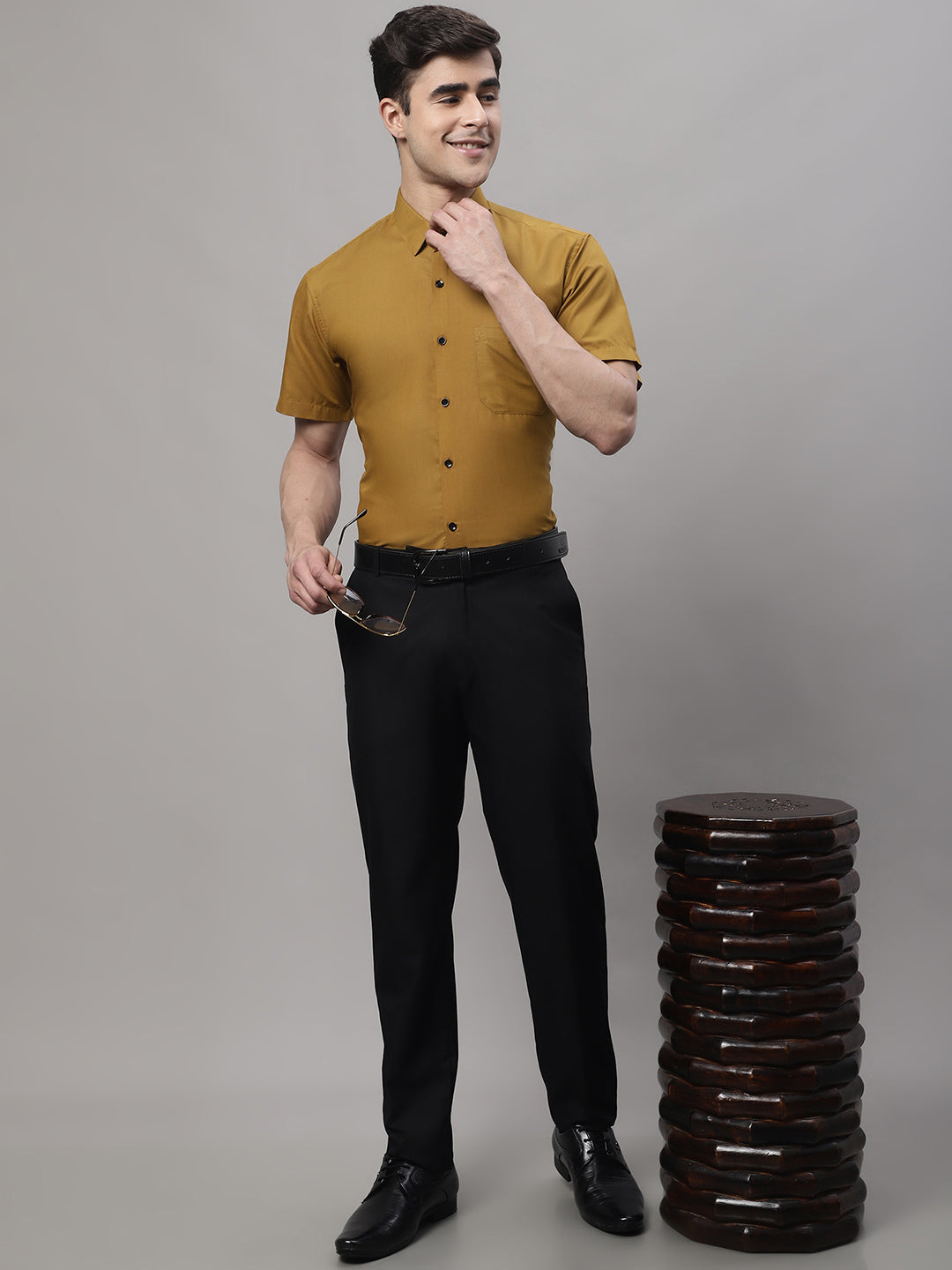 Men's Cotton Half Sleeves Solid Formal Shirts - Taantav