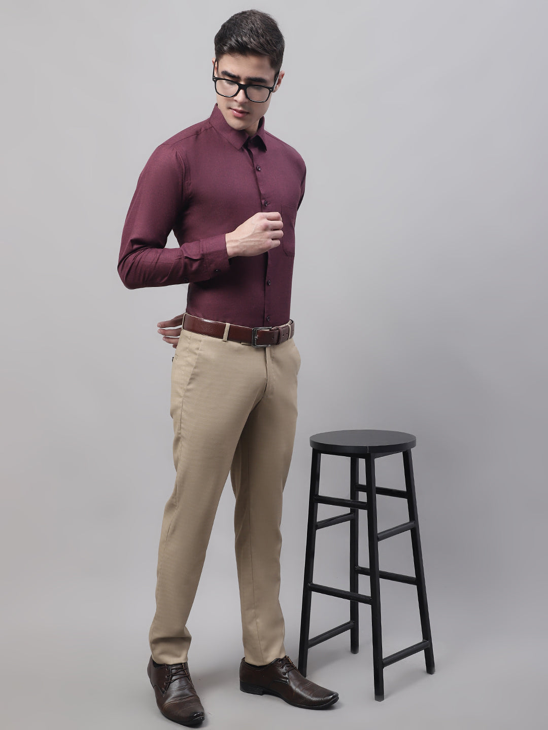 Men's Maroon Cotton Solid Formal Shirt - Taantav