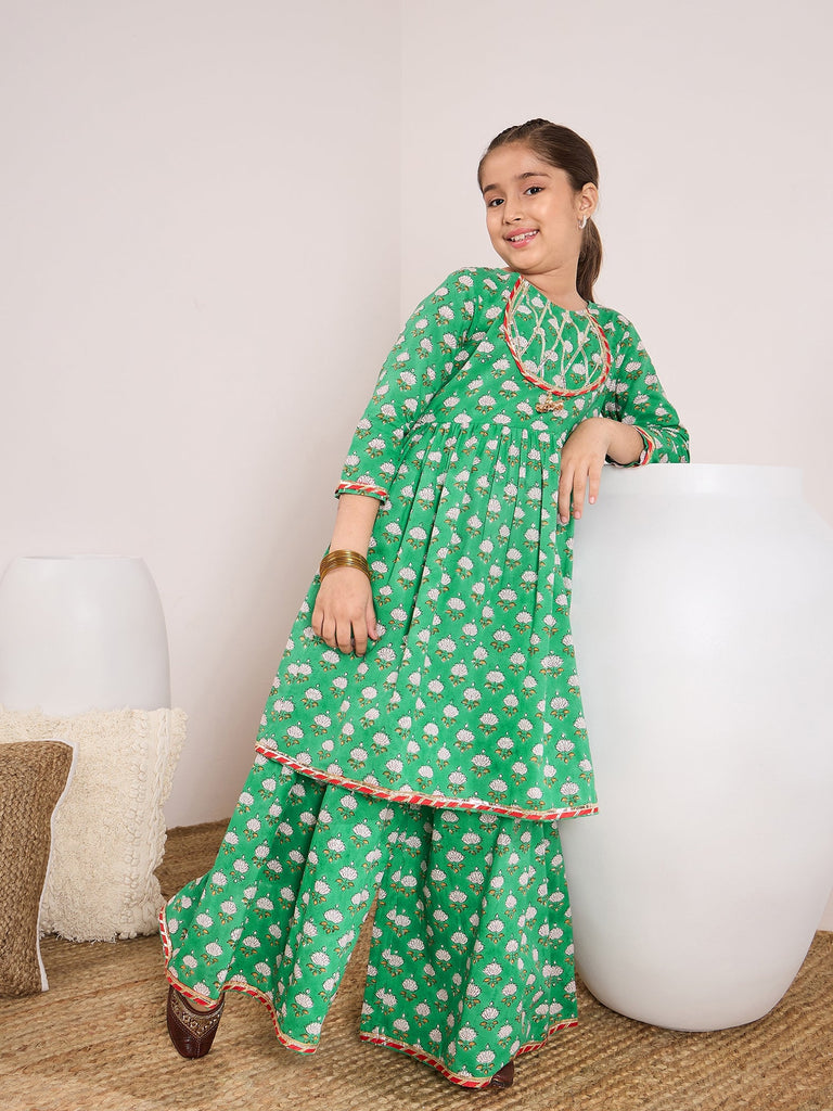 Girls Ethnic Motifs Printed Empire Gotta Patti Kurta With Sharara