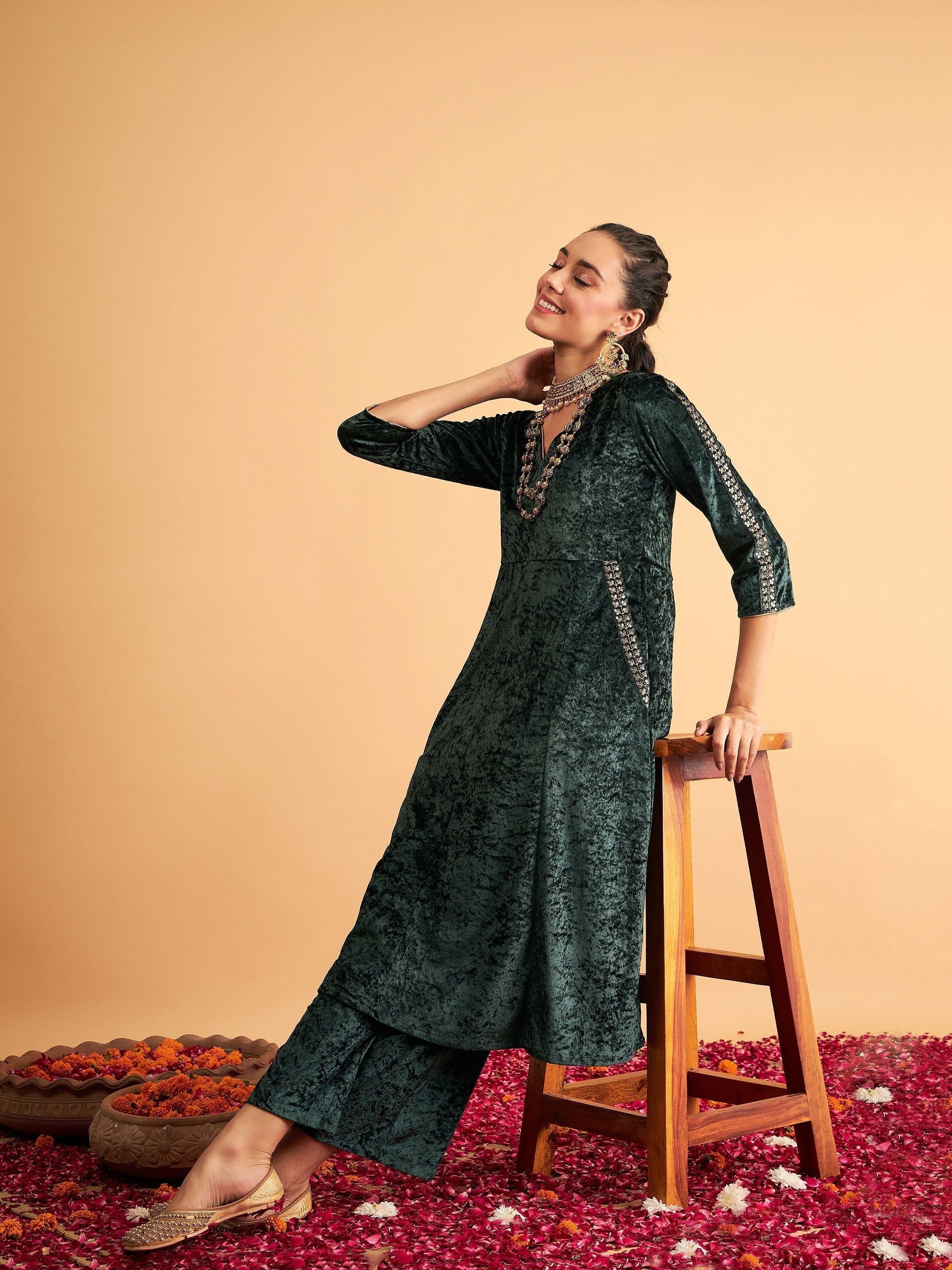 Women's Emerald Velvet Embroidered Pocket Anarkali Dress