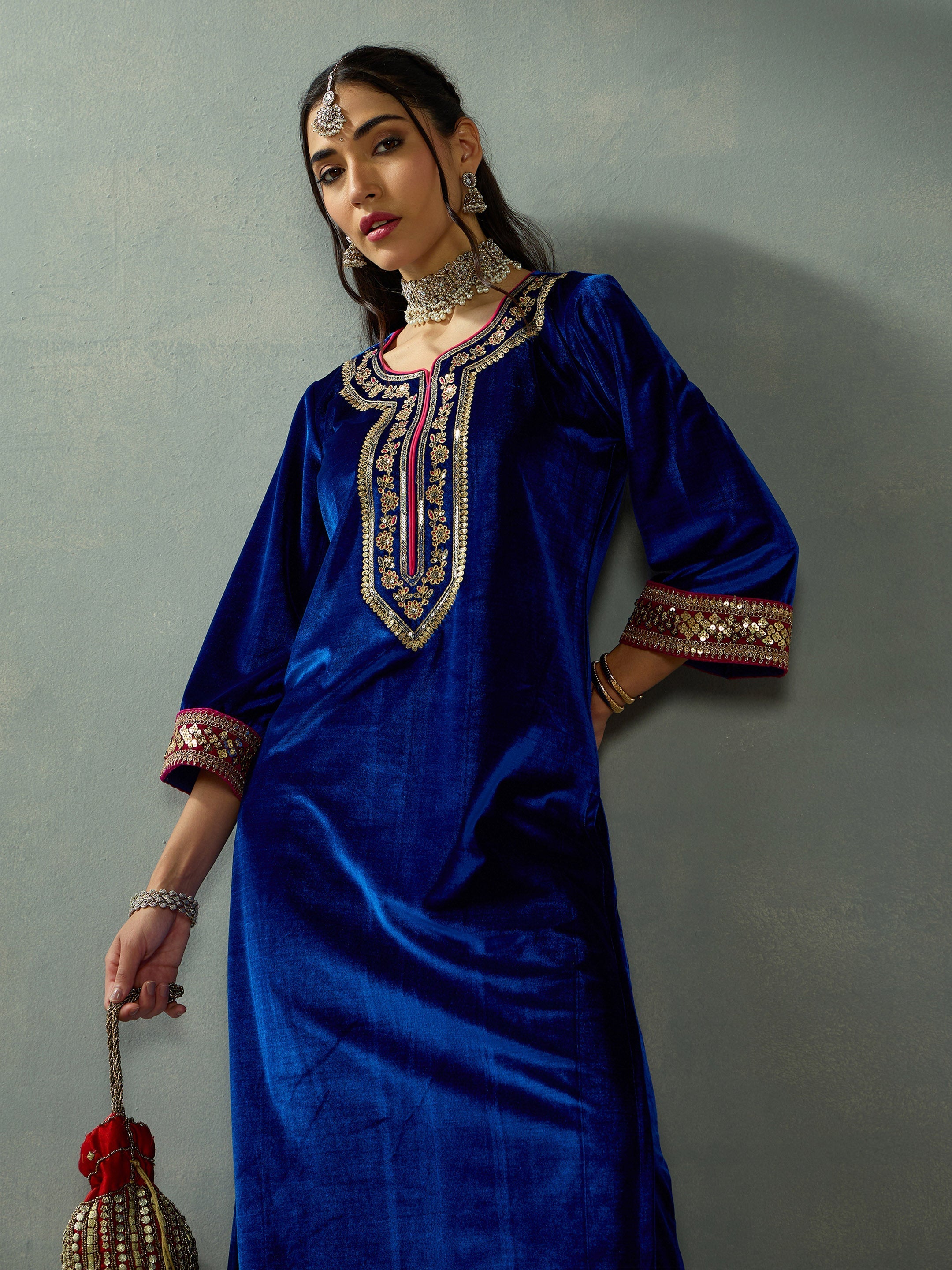 Women's Blue Embroidered Kurta - Sassafras