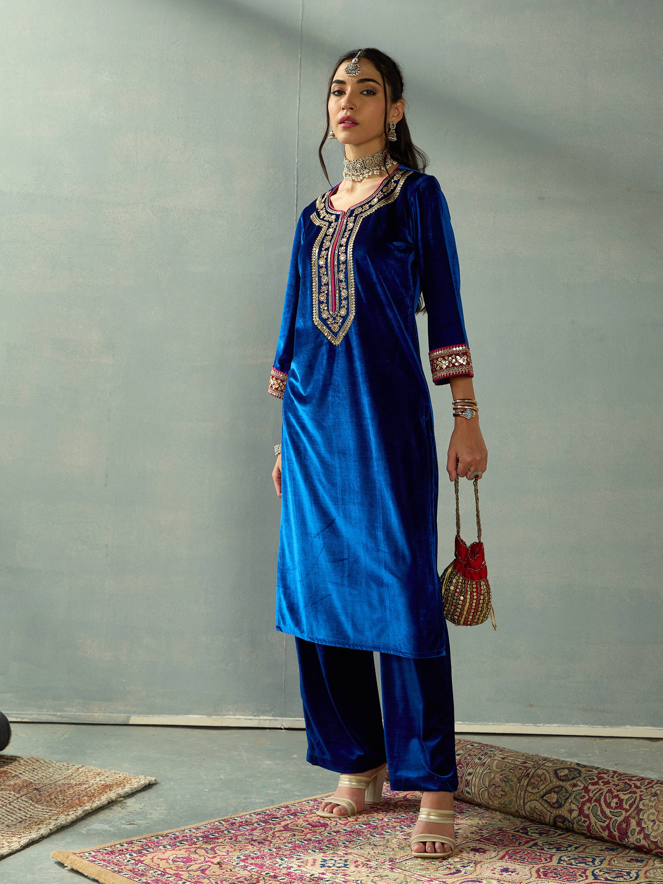 Women's Blue Embroidered Kurta - Sassafras