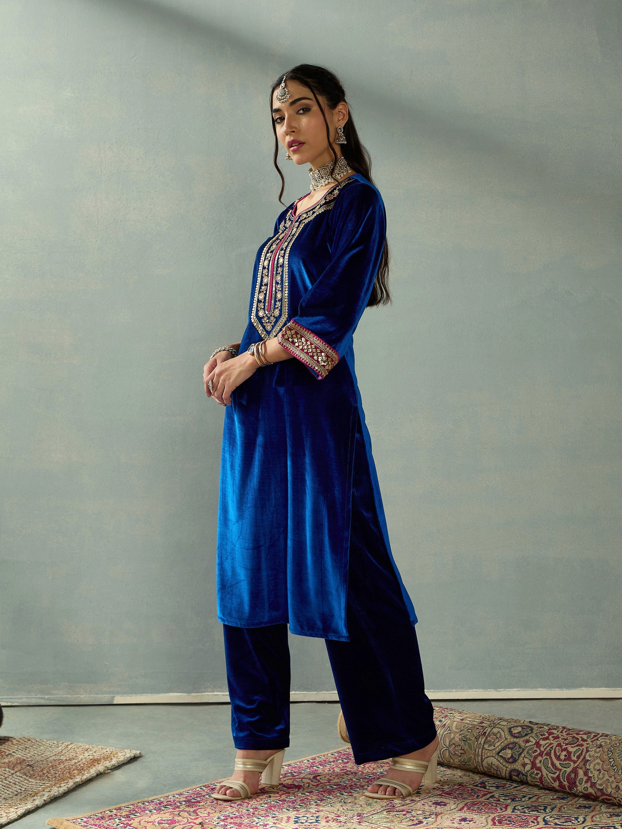 Women's Blue Embroidered Kurta - Sassafras