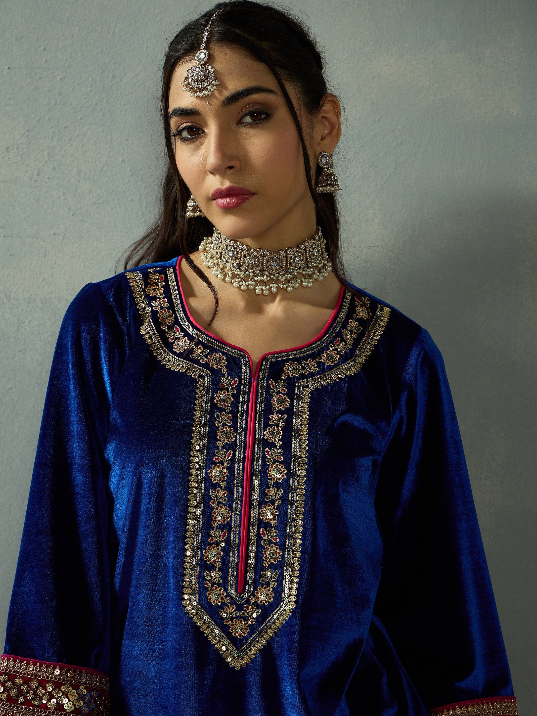 Women's Blue Embroidered Kurta - Sassafras