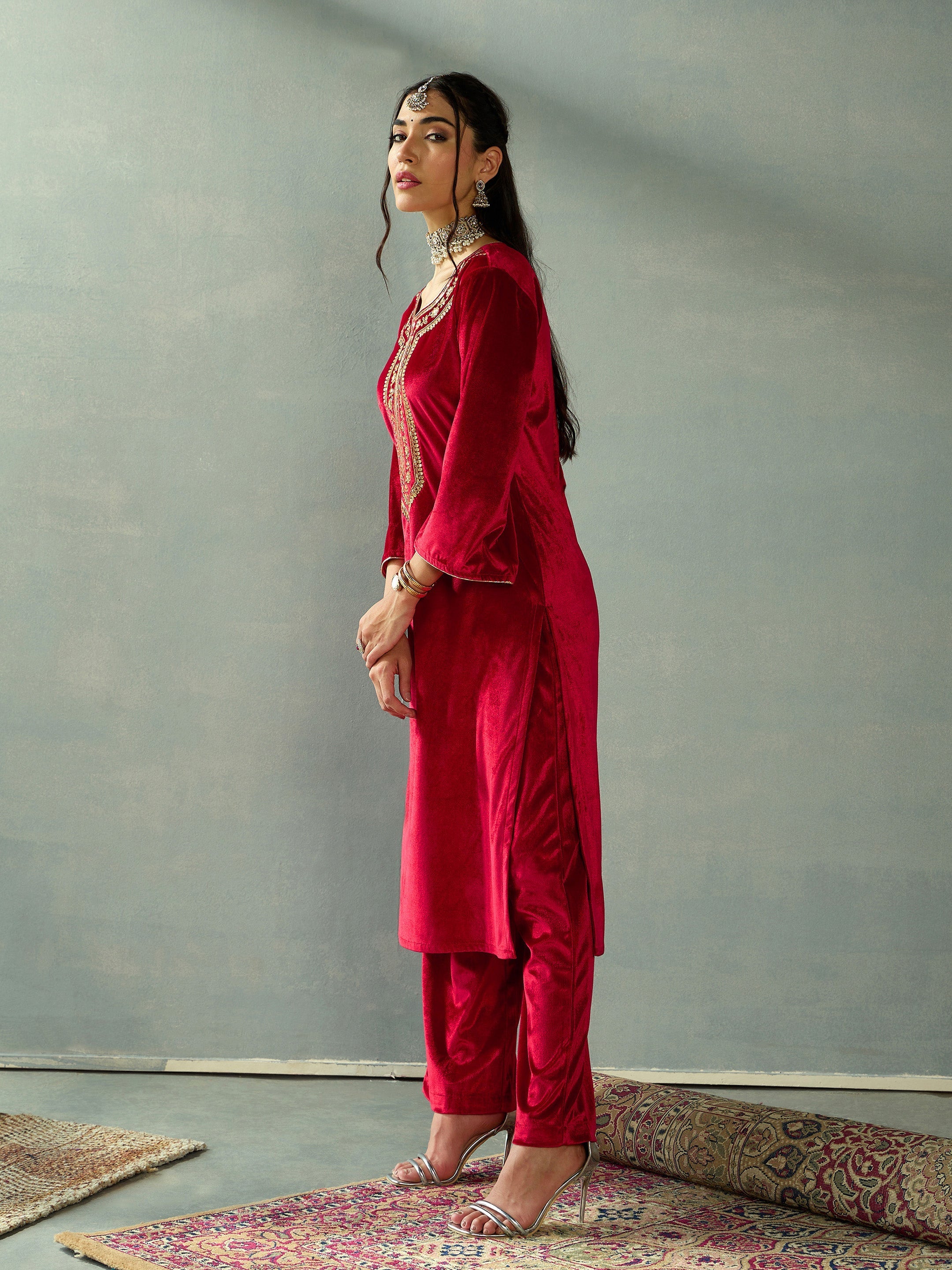 Women's Red Embroidered Kurta - Sassafras