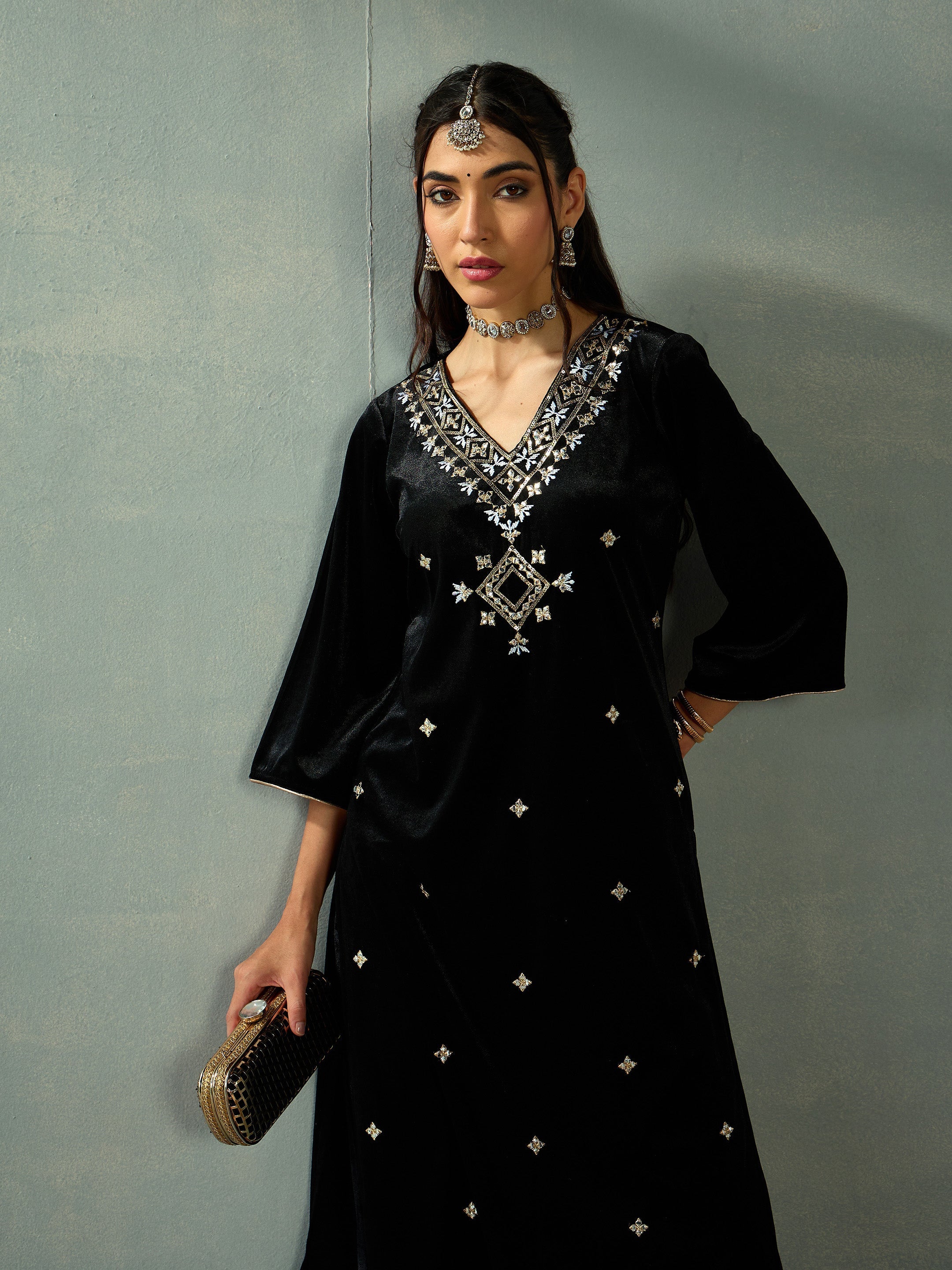 Women's Black Embroidered Kurta - Sassafras