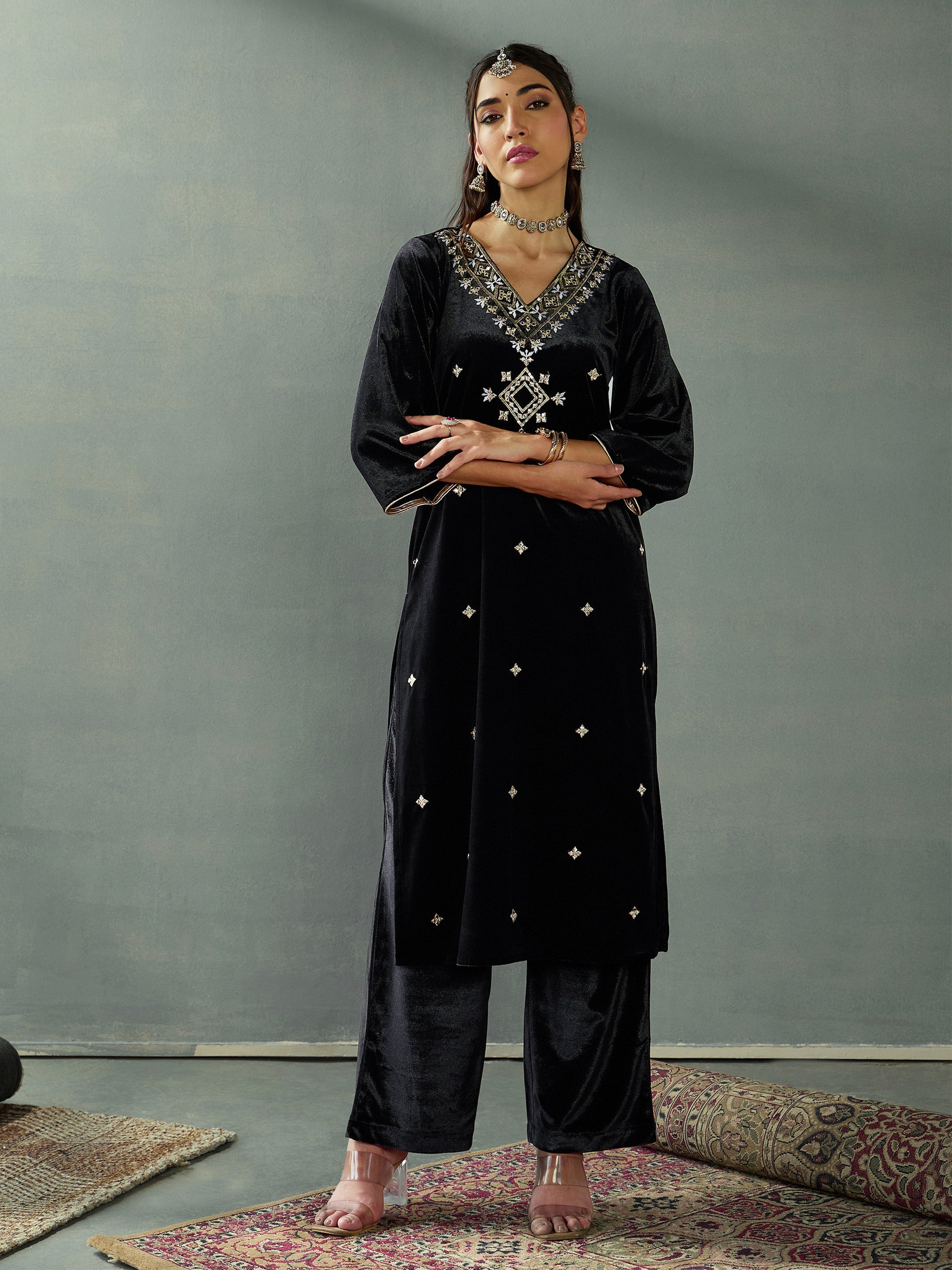 Women's Black Embroidered Kurta - Sassafras