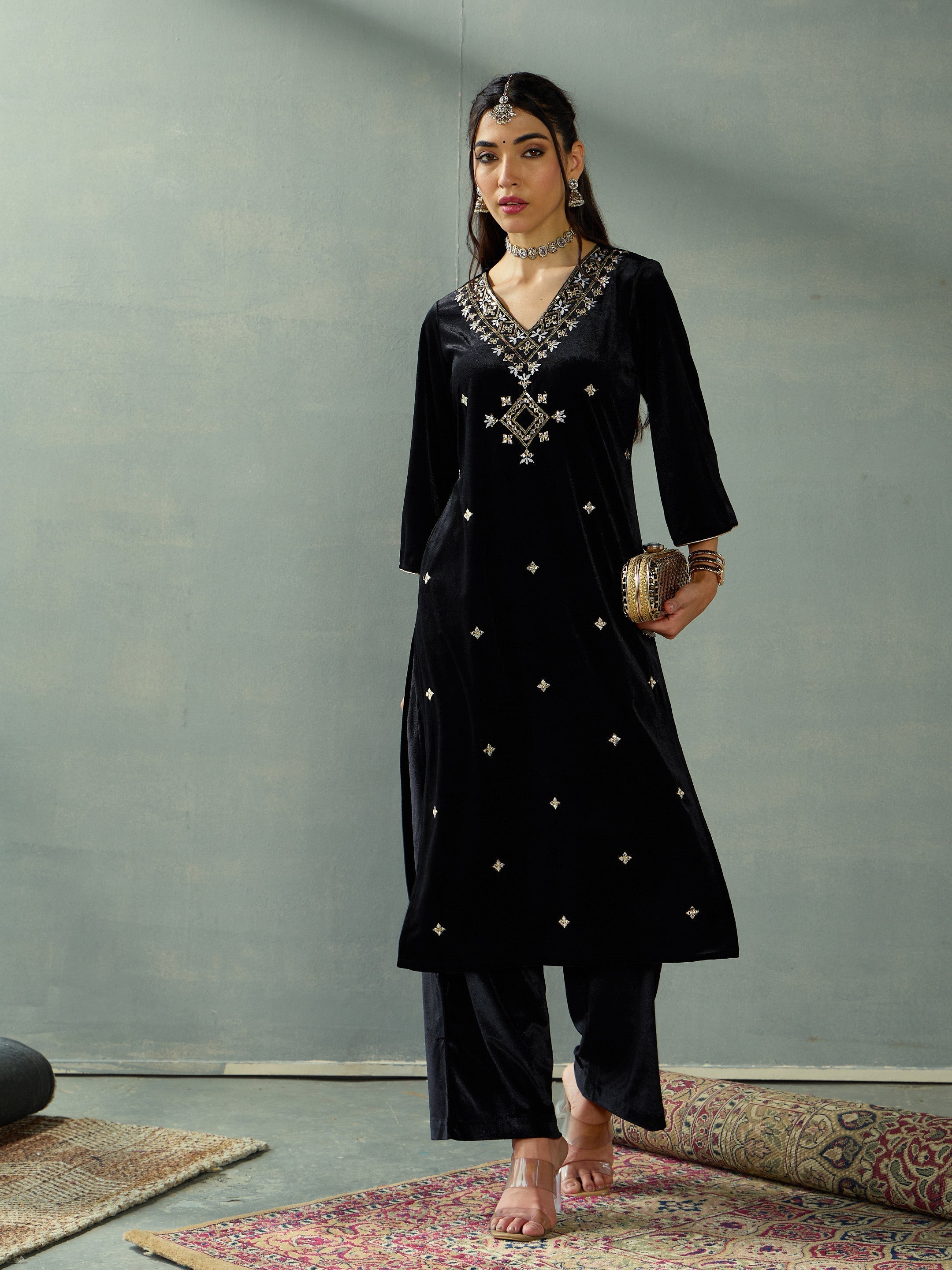 Women's Black Embroidered Kurta Set - Sassafras