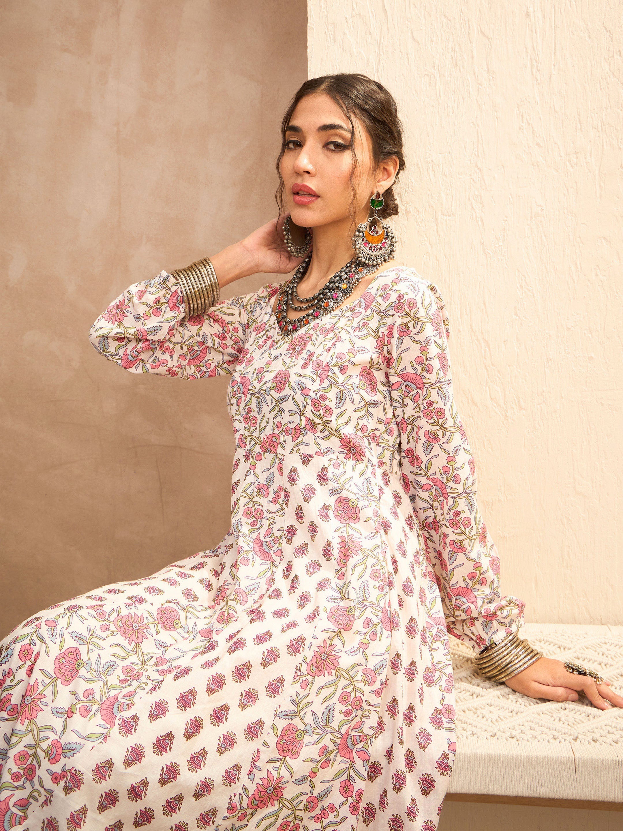 Women's White Floral Sweetheart Neck Anarkali Kurta-SHAE