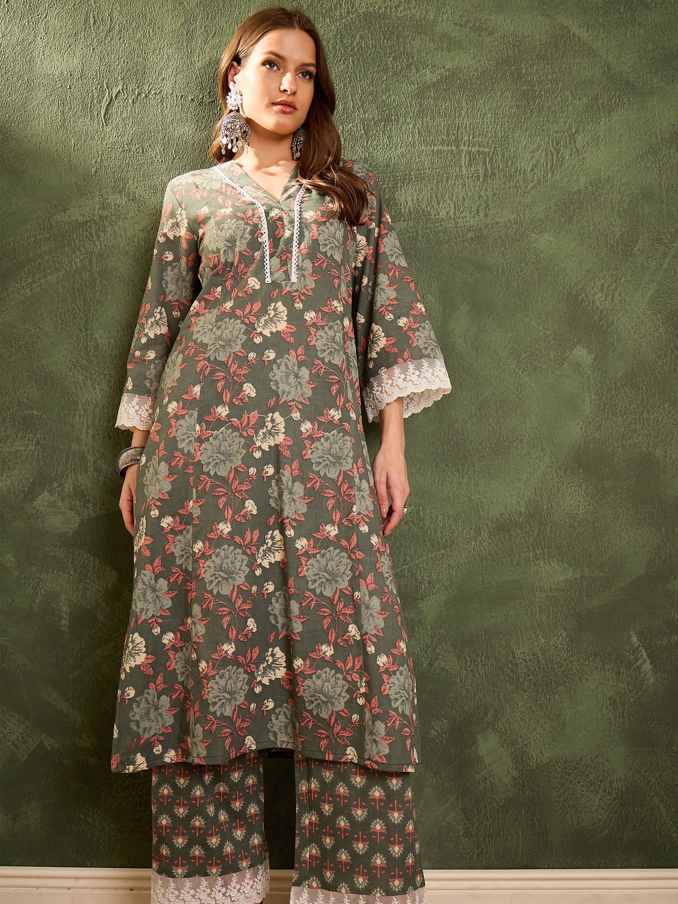 Women's Green Floral V Neck Lace kurta With Pants