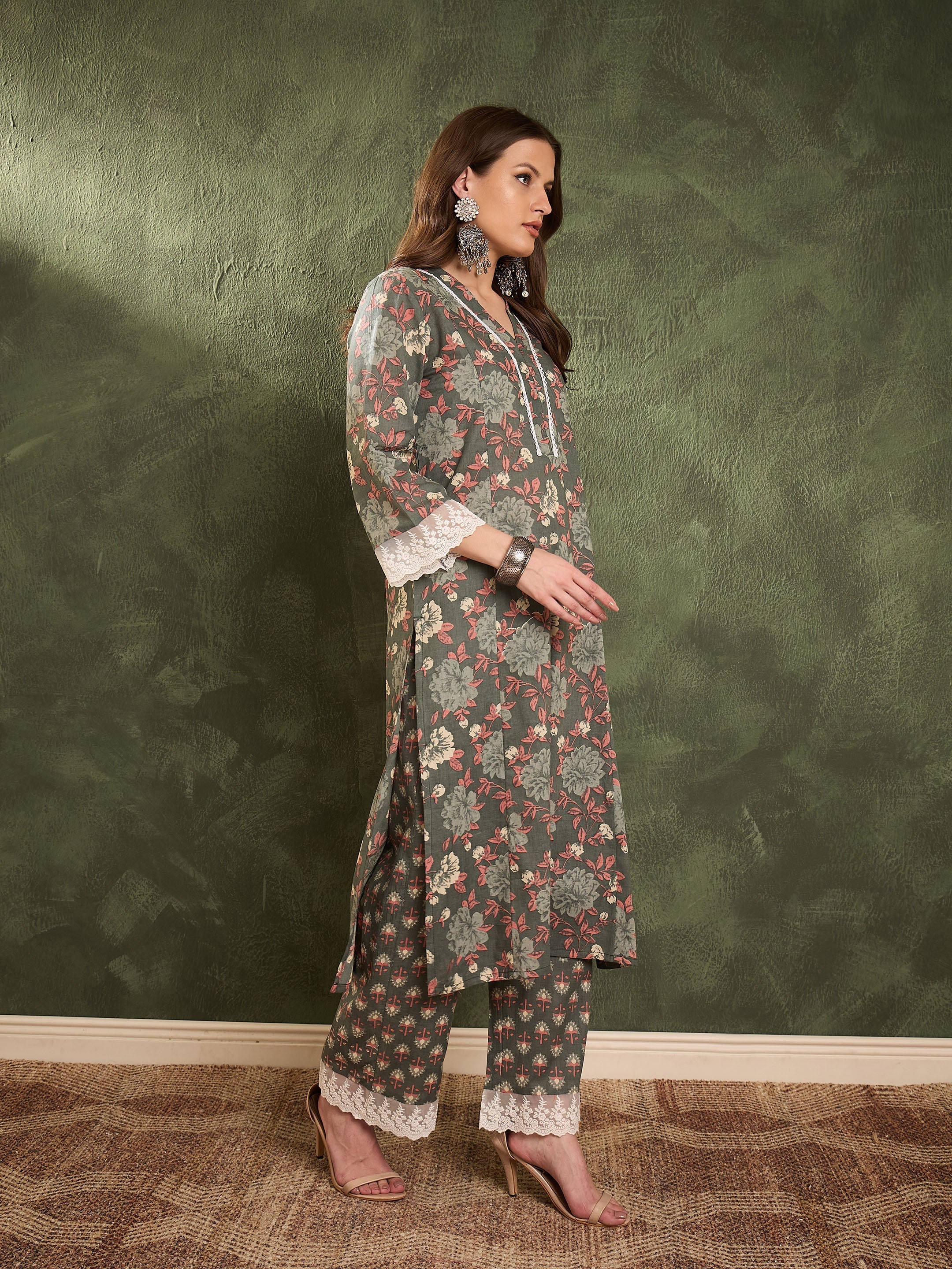 Women's Green Floral V Neck Lace kurta With Pants