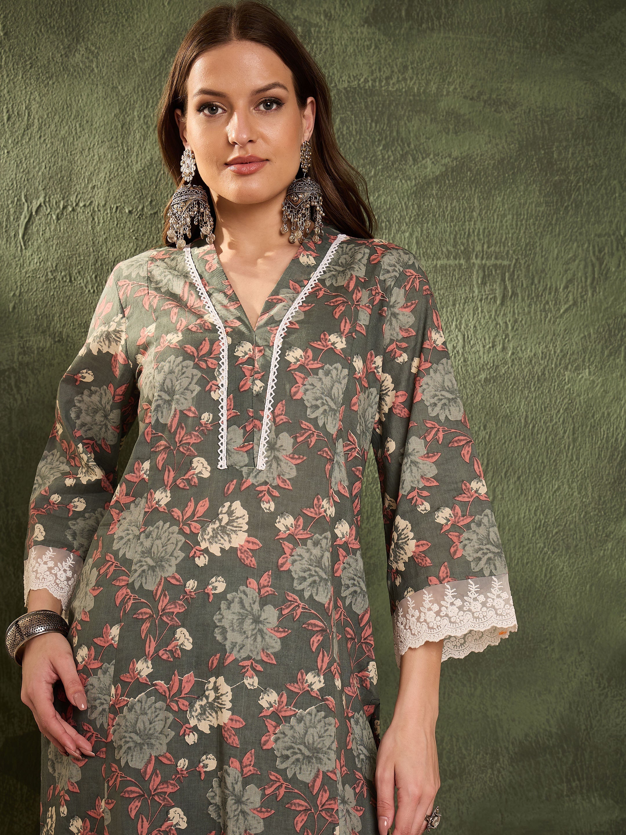 Women's Green Floral V Neck Lace kurta With Pants