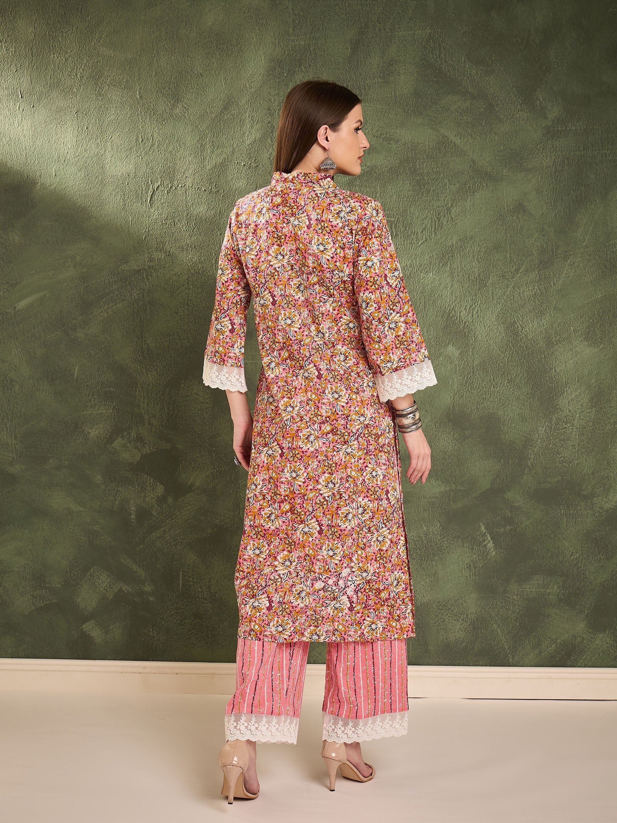 Women's Pink Floral V Neck Lace Kurta With Pants