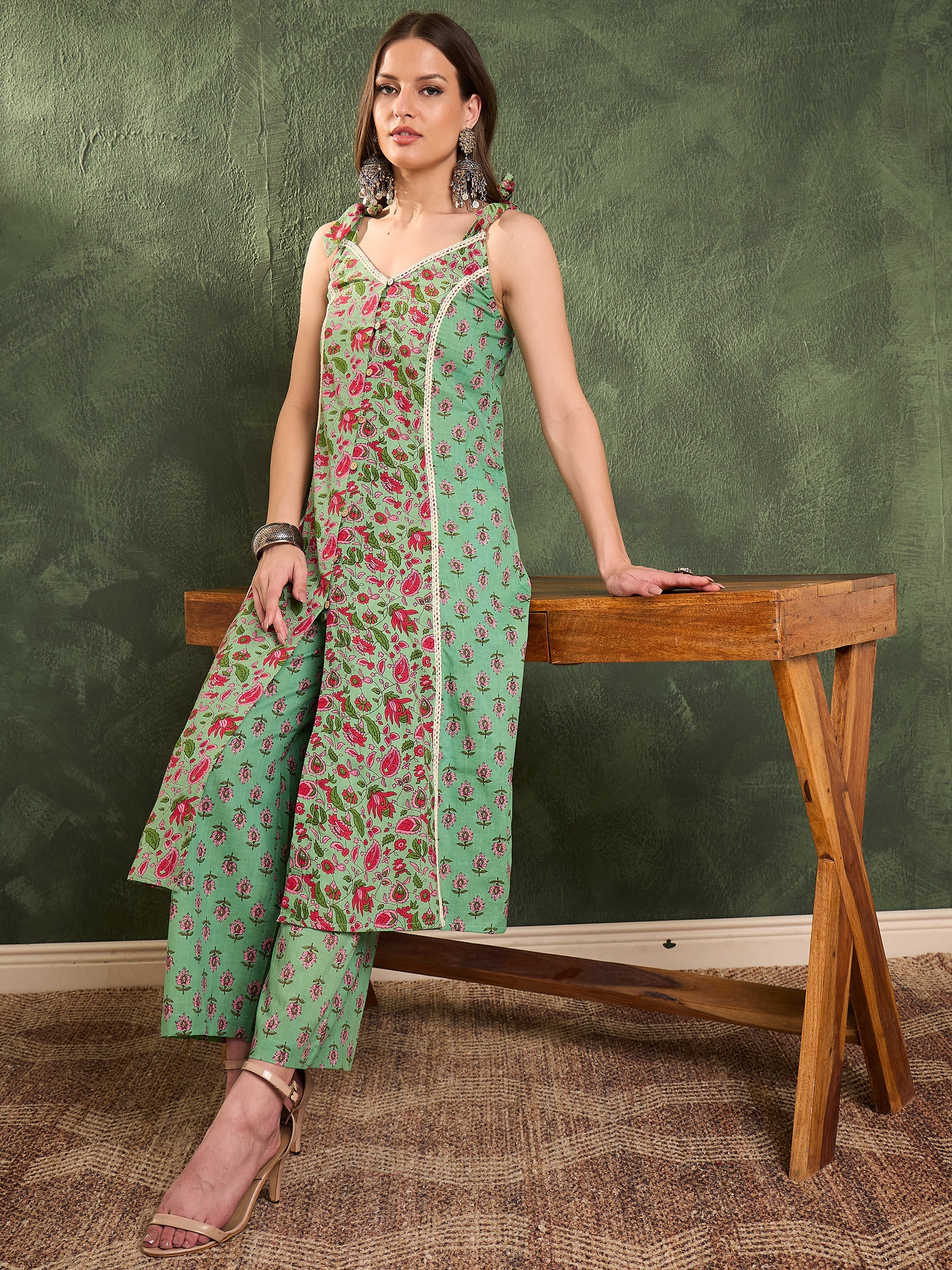 Women's Green & Pink Floral Front Button Slit Kurta With Pants