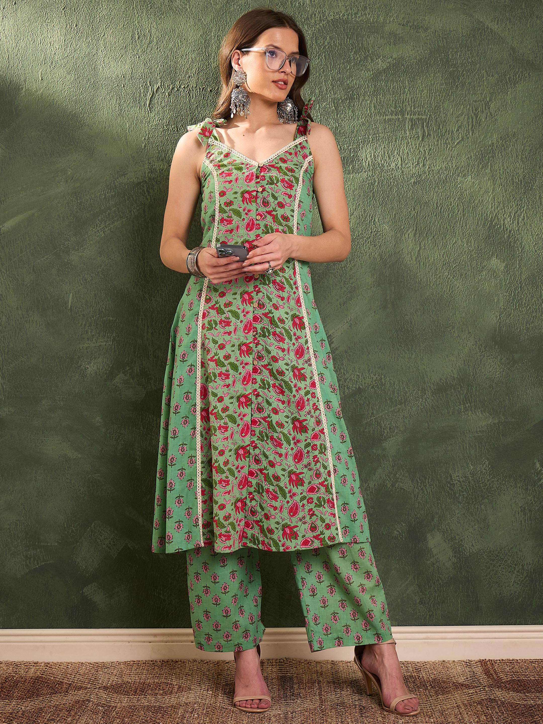Women's Green & Pink Floral Front Button Slit Kurta With Pants