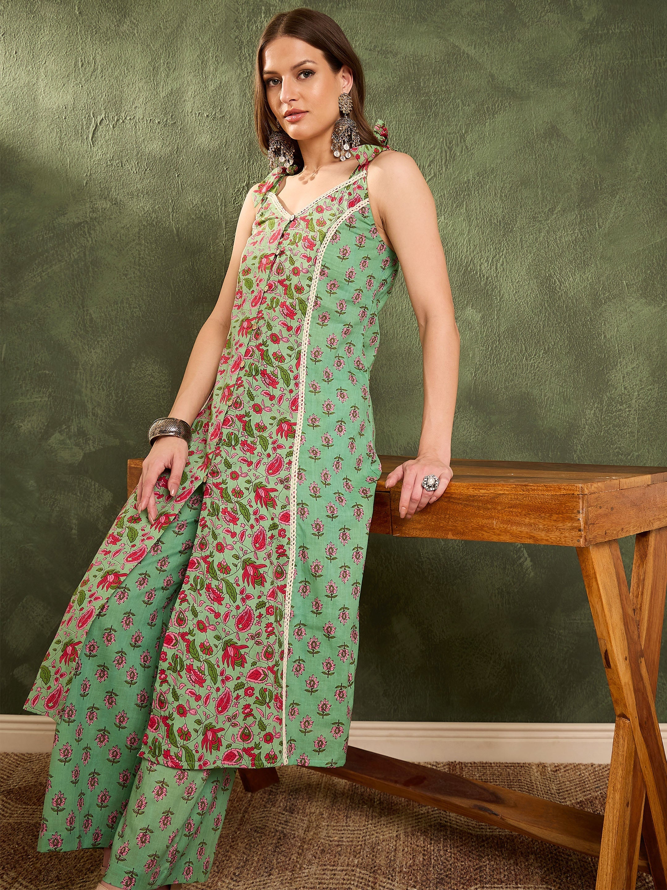 Women's Green & Pink Floral Front Button Slit Kurta With Pants