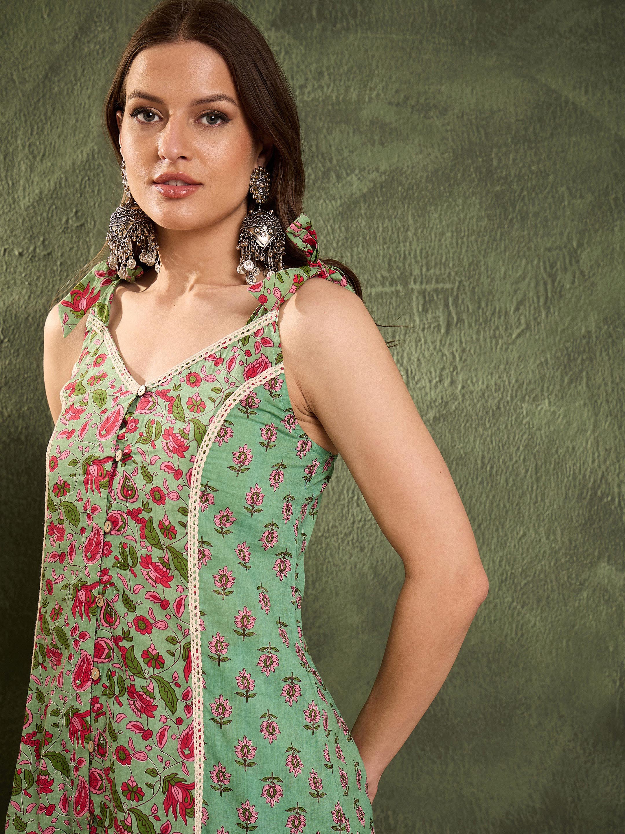 Women's Green & Pink Floral Front Button Slit Kurta With Pants