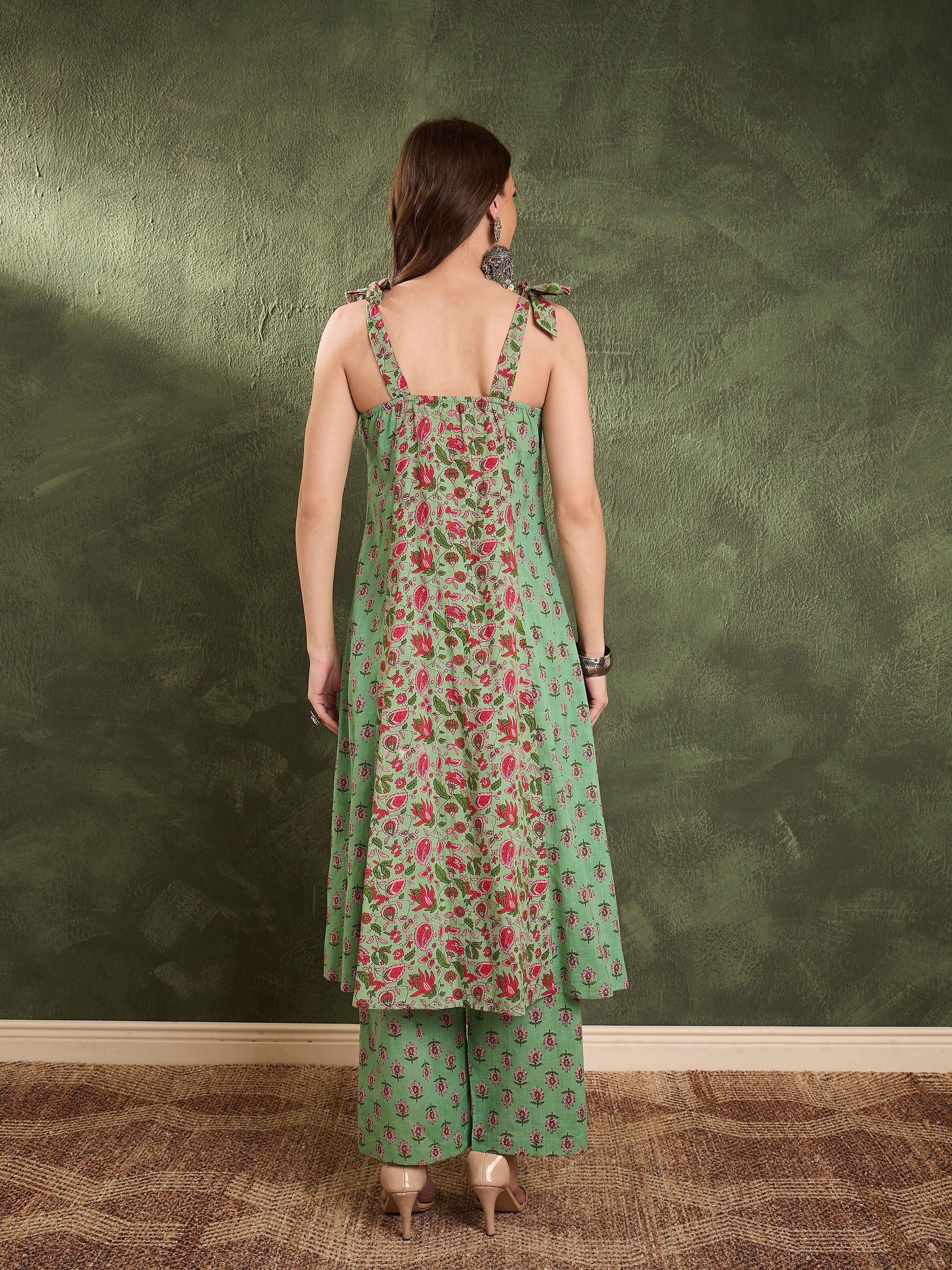 Women's Green & Pink Floral Front Button Slit Kurta With Pants
