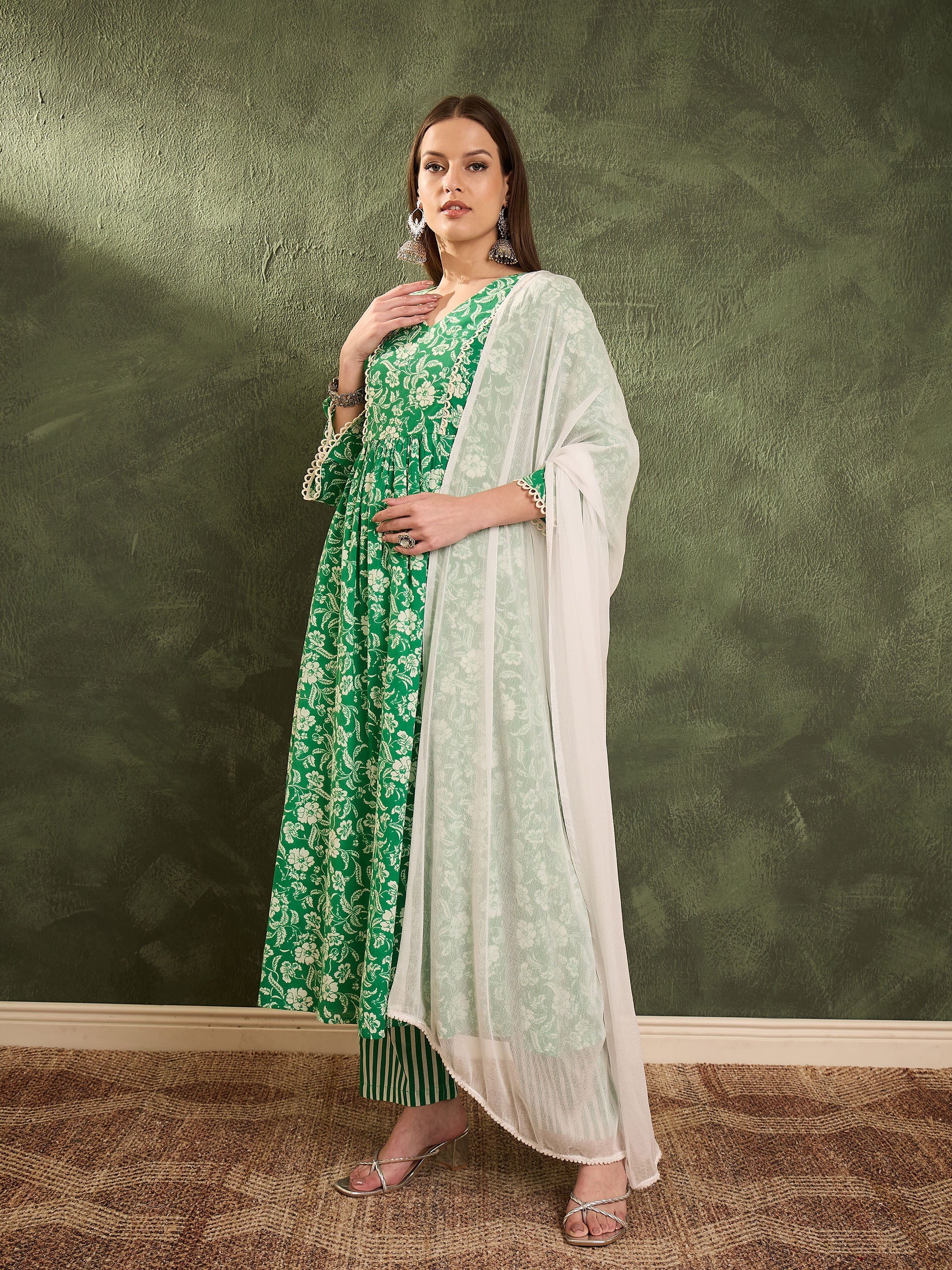 Women's Green & White Floral Gathered Kurta Set with Dupatta