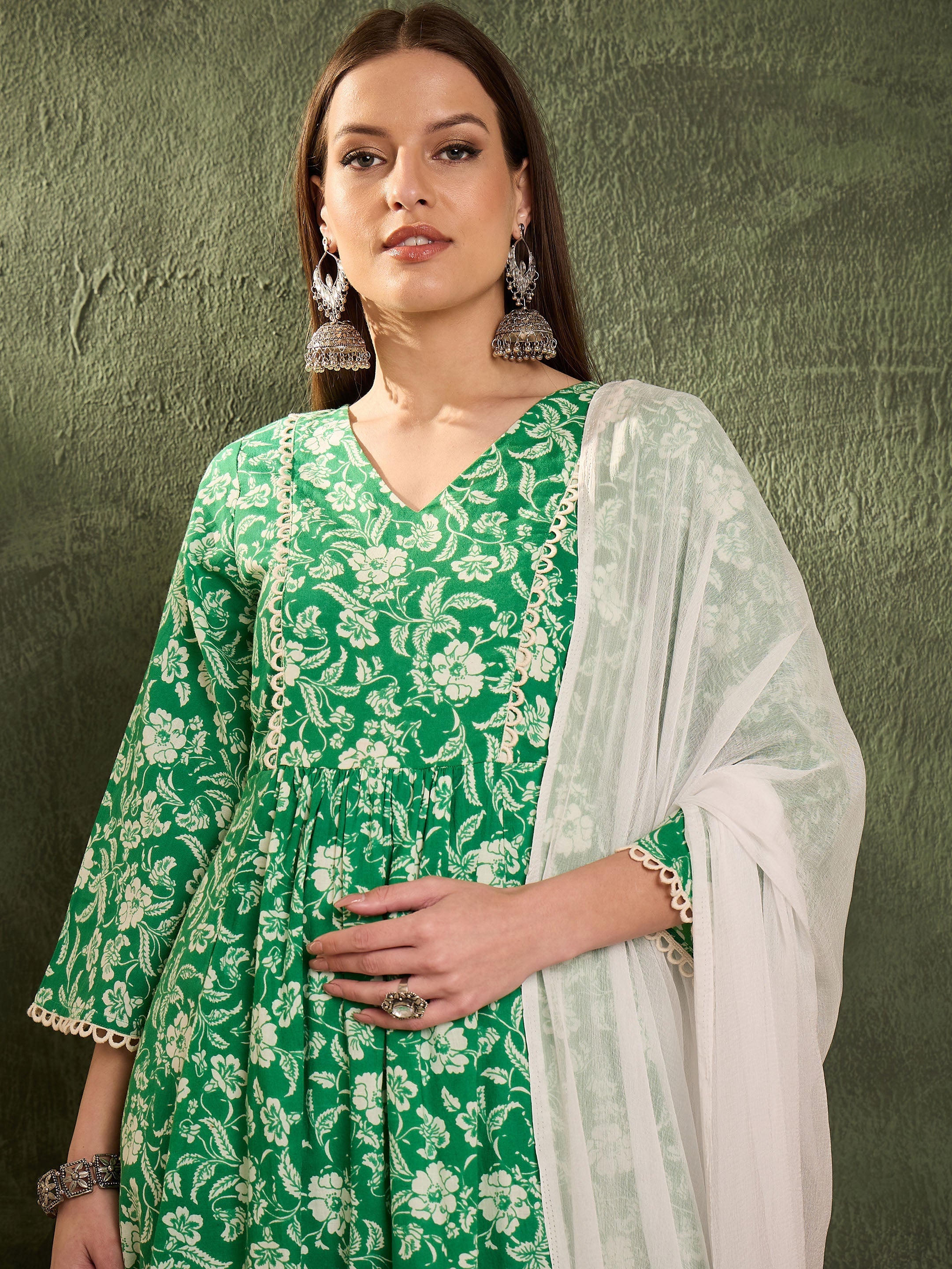 Women's Green & White Floral Gathered Kurta Set with Dupatta