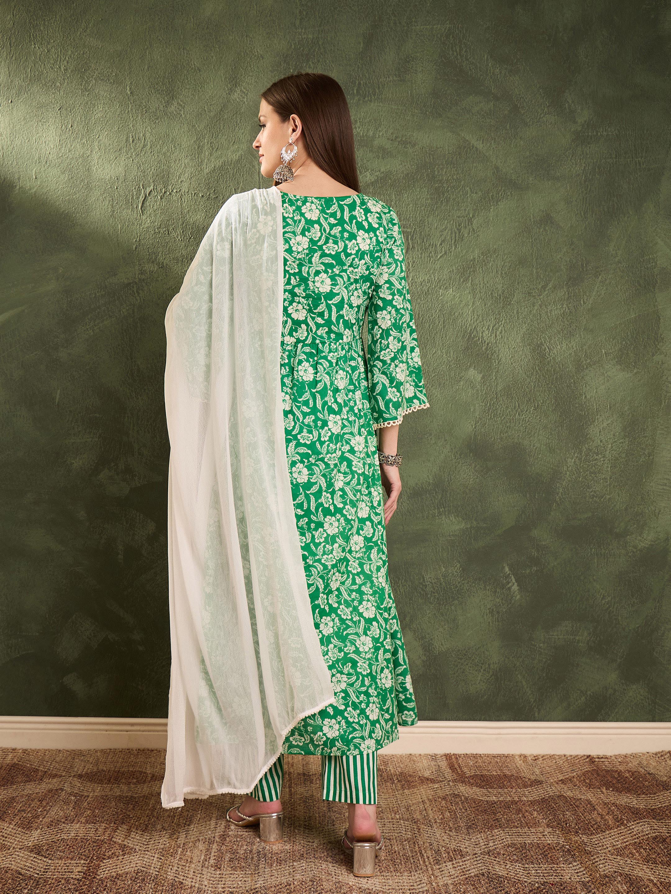 Women's Green & White Floral Gathered Kurta Set with Dupatta