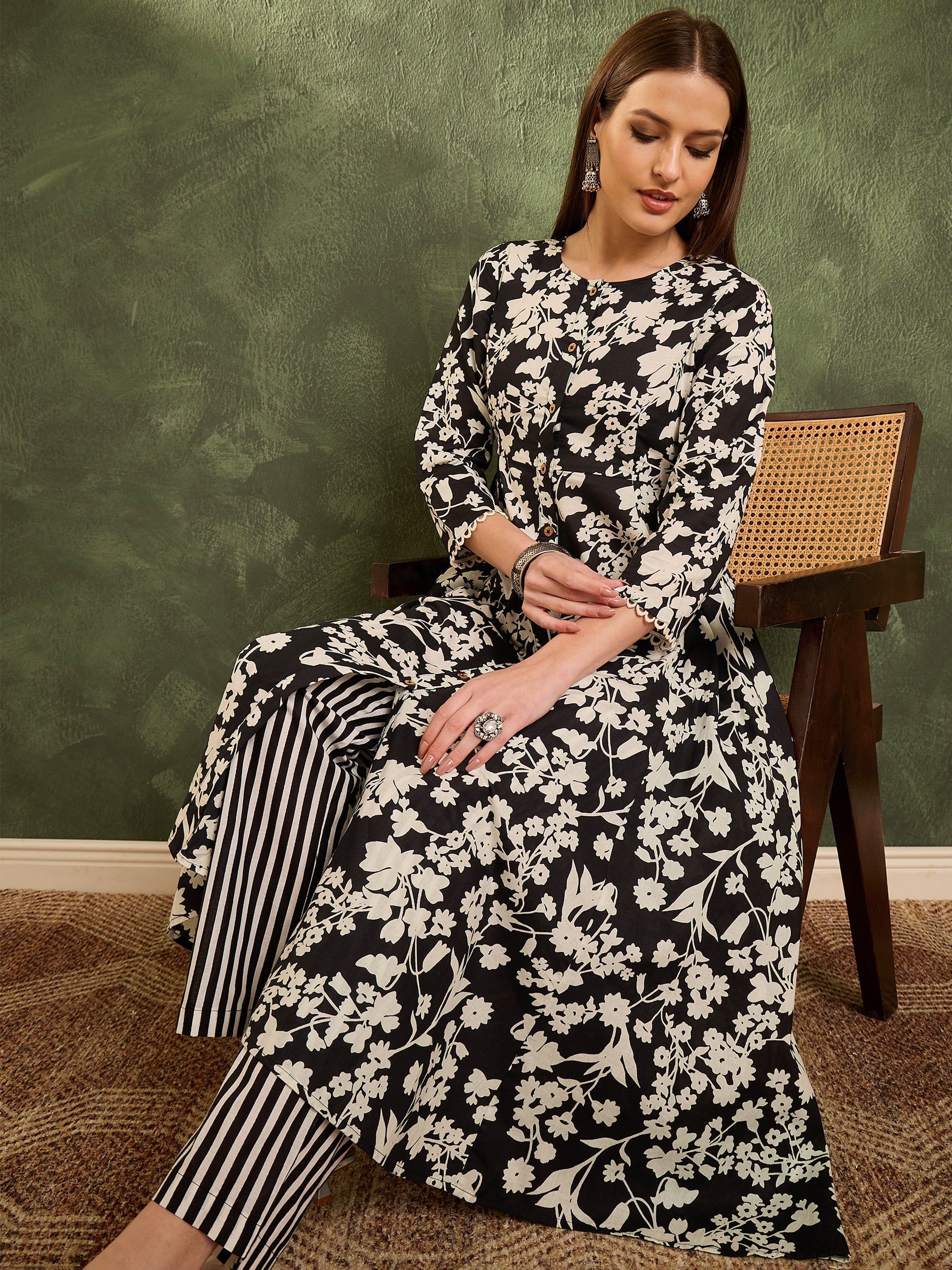Women's Black Floral Button Pocket Kurta with Pants